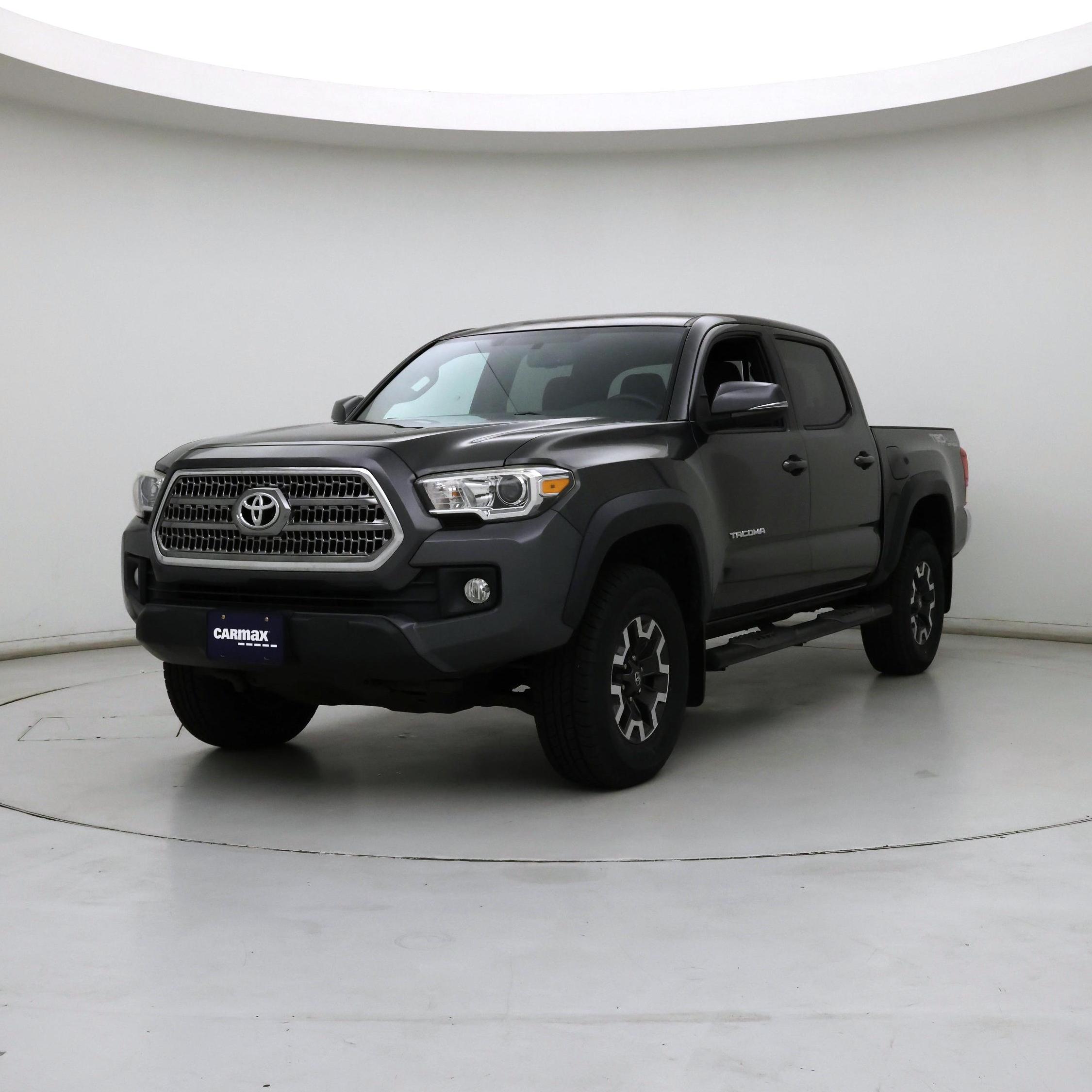 Thumbnail: 2016 Toyota Tacoma - 4