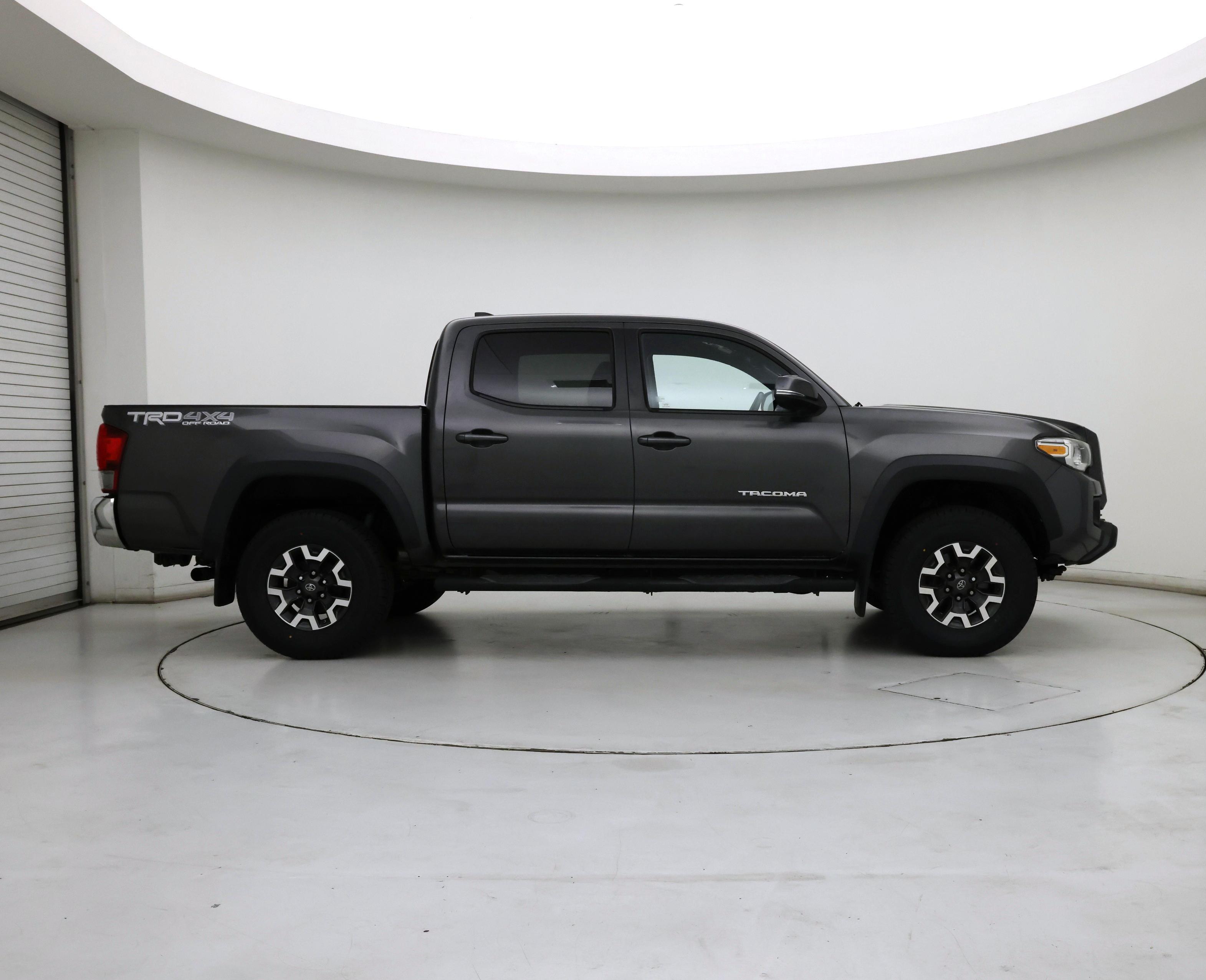 Thumbnail: 2016 Toyota Tacoma - 7