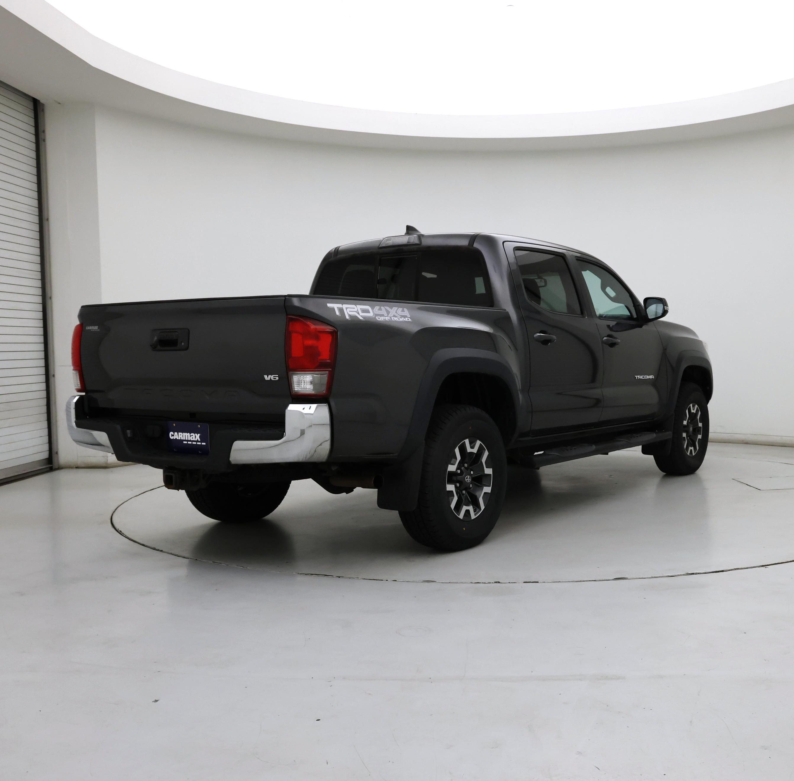 Thumbnail: 2016 Toyota Tacoma - 8