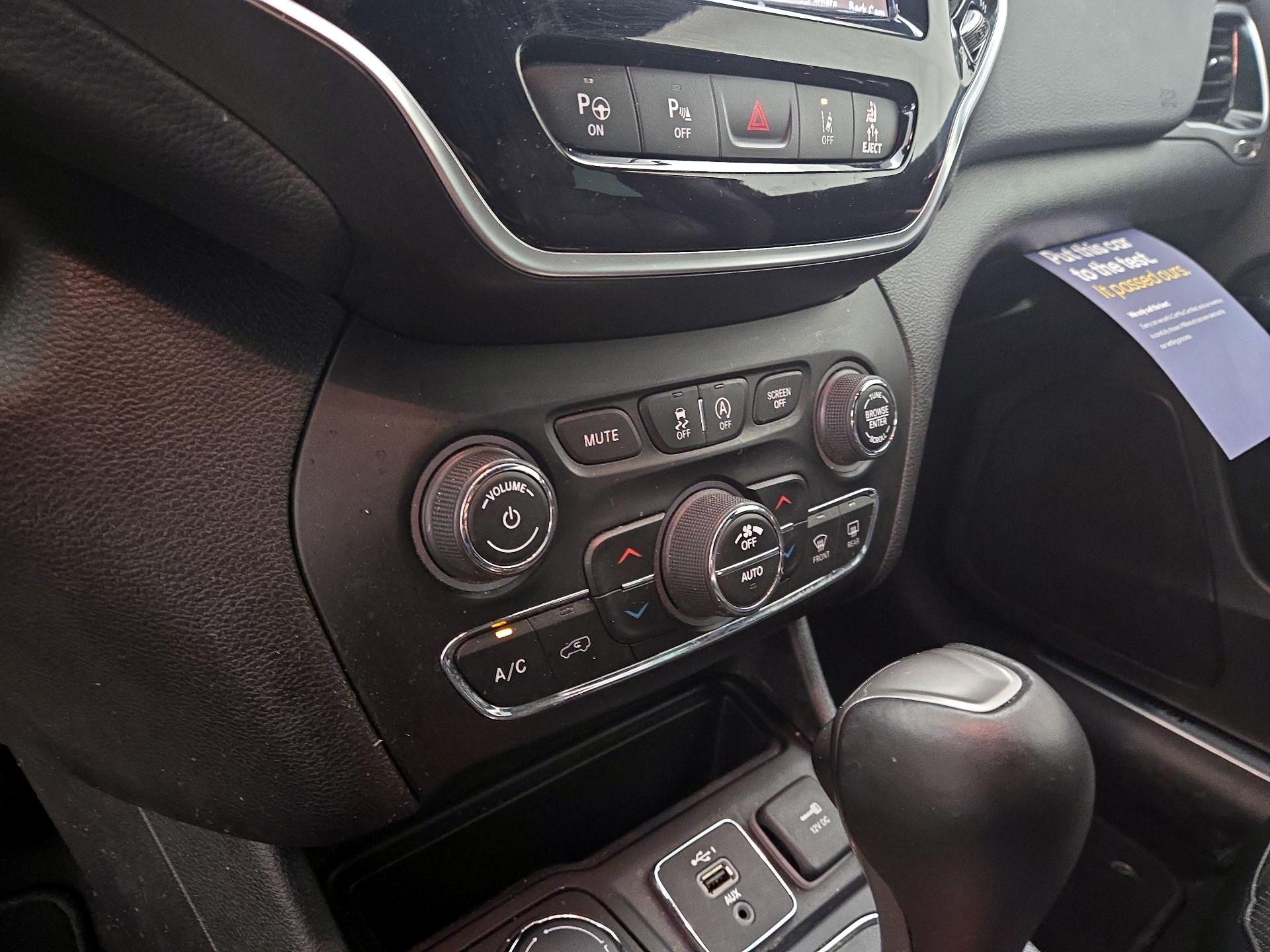 Thumbnail: 2021 Jeep Cherokee - 16