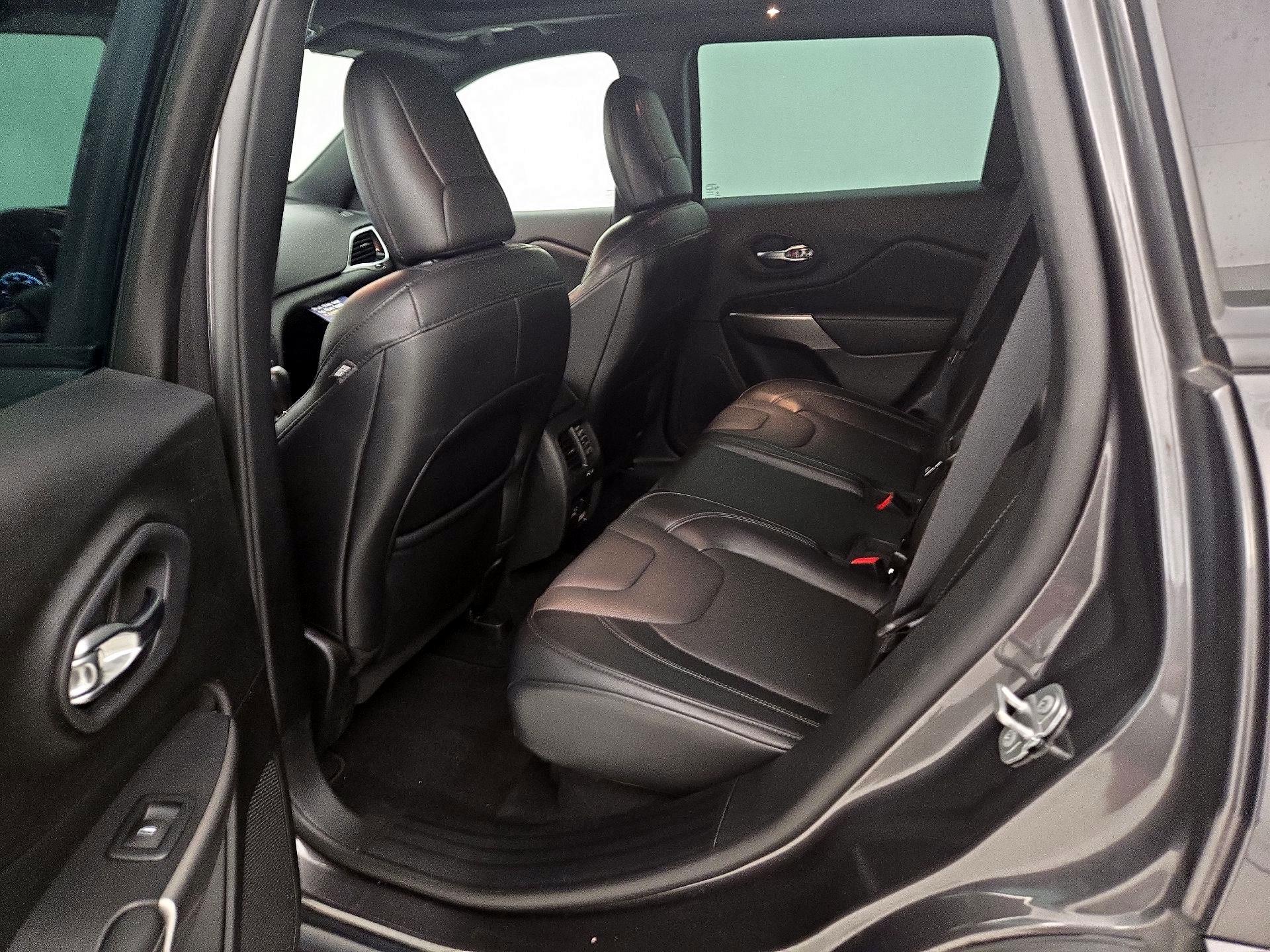 Thumbnail: 2021 Jeep Cherokee - 20