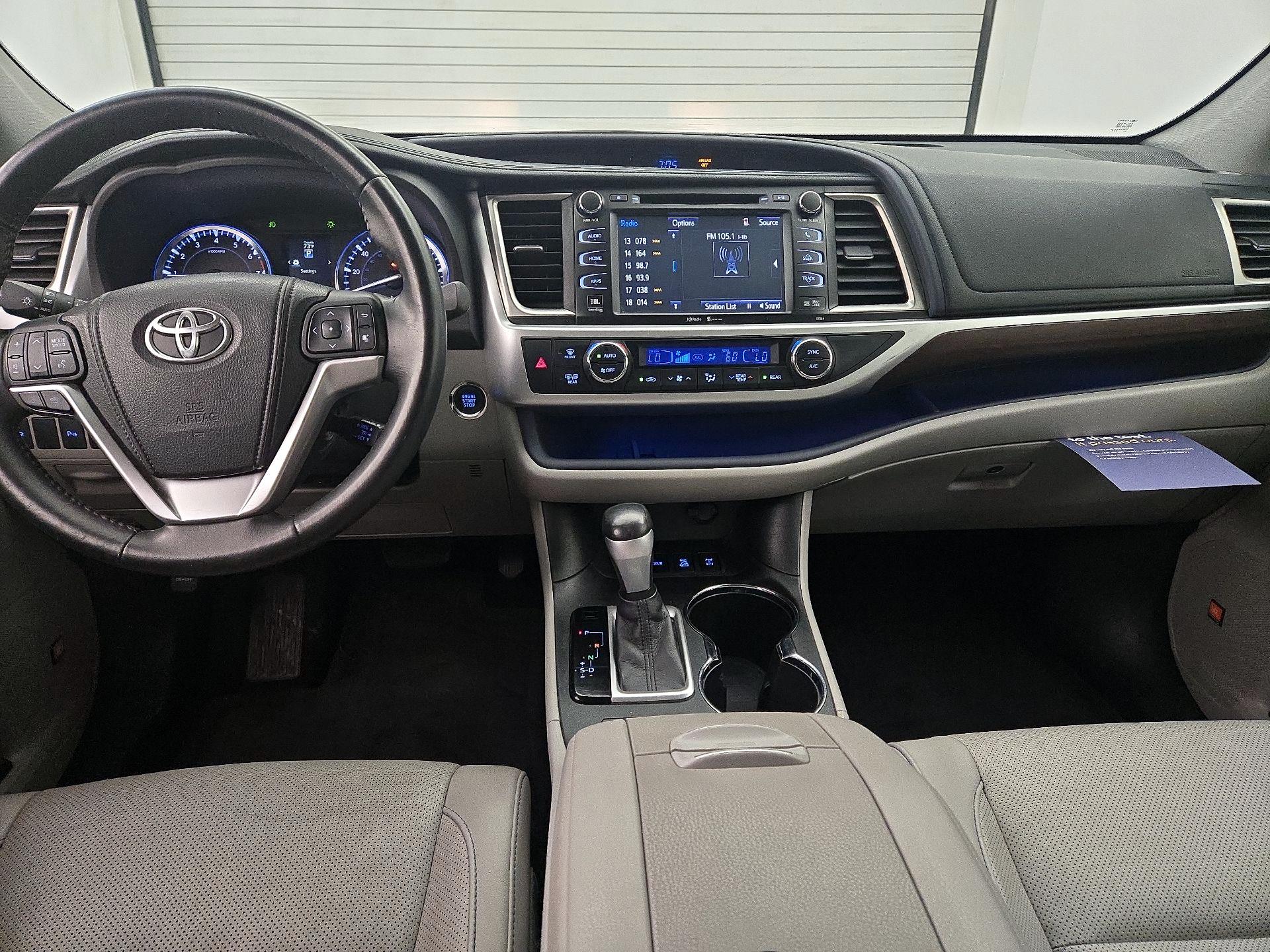 Thumbnail: 2015 Toyota Highlander - 9