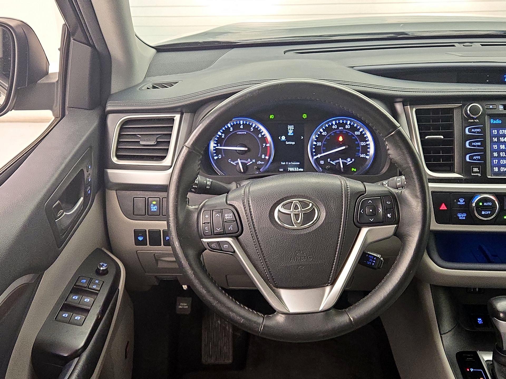 Thumbnail: 2015 Toyota Highlander - 10