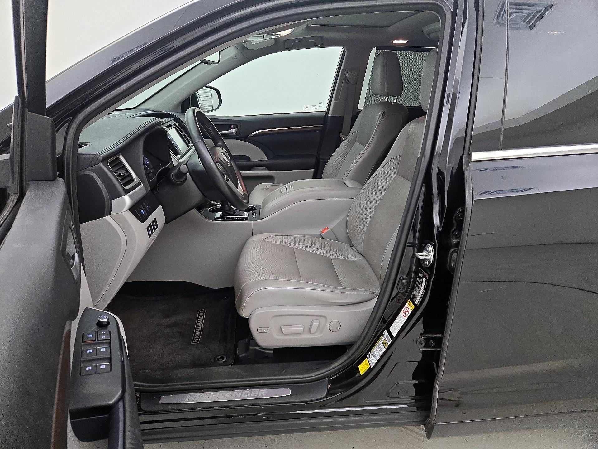 Thumbnail: 2015 Toyota Highlander - 11