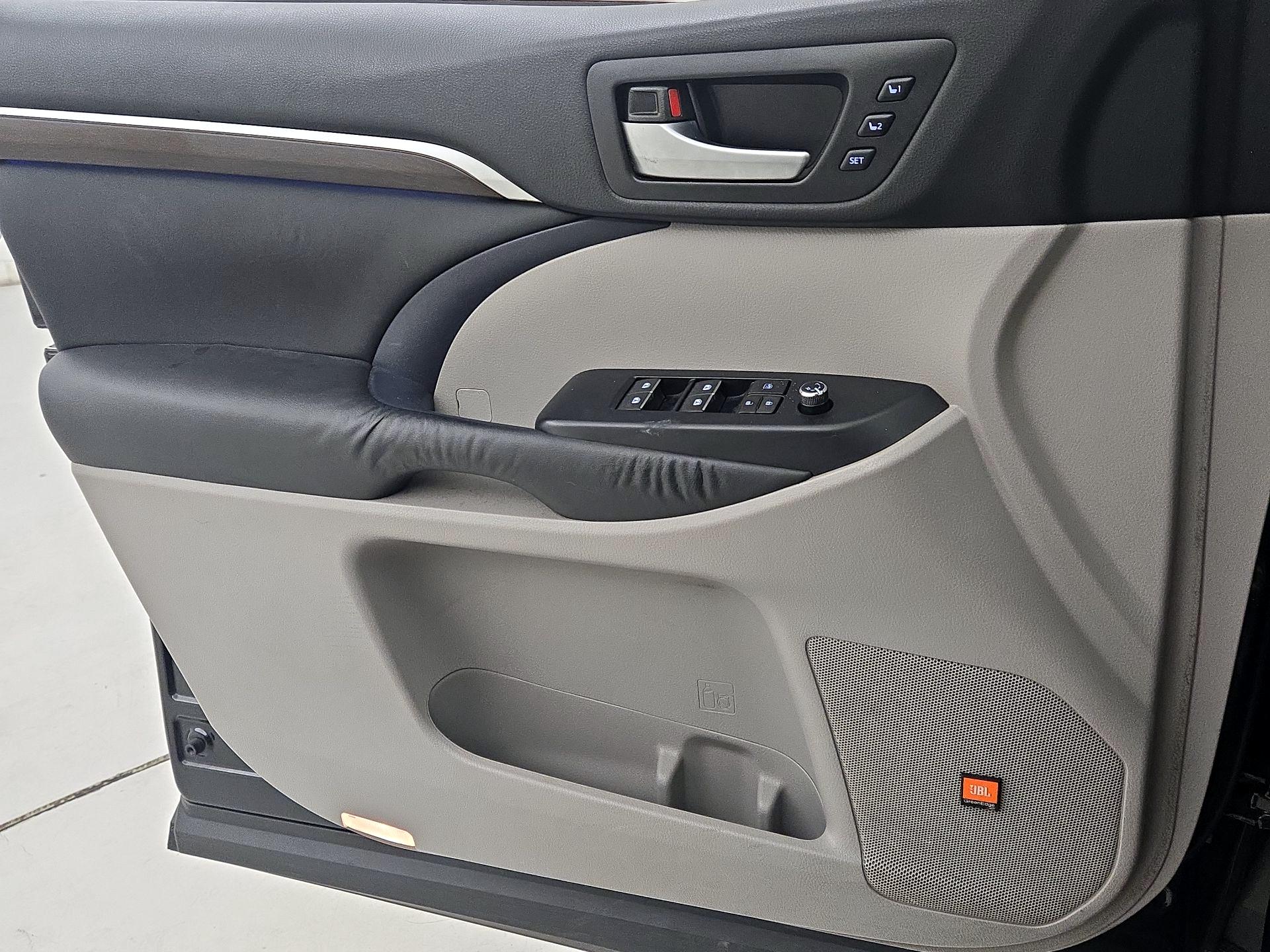 Thumbnail: 2015 Toyota Highlander - 12