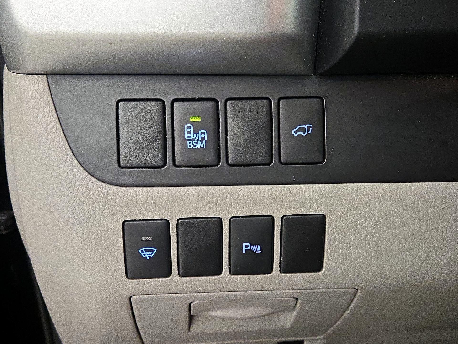 Thumbnail: 2015 Toyota Highlander - 13