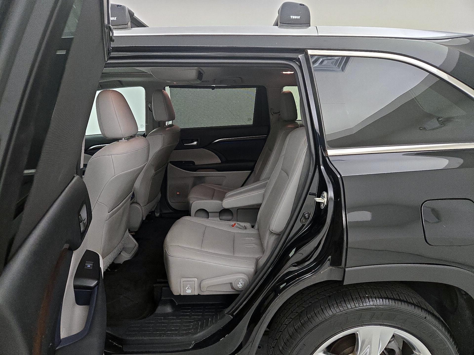 Thumbnail: 2015 Toyota Highlander - 18