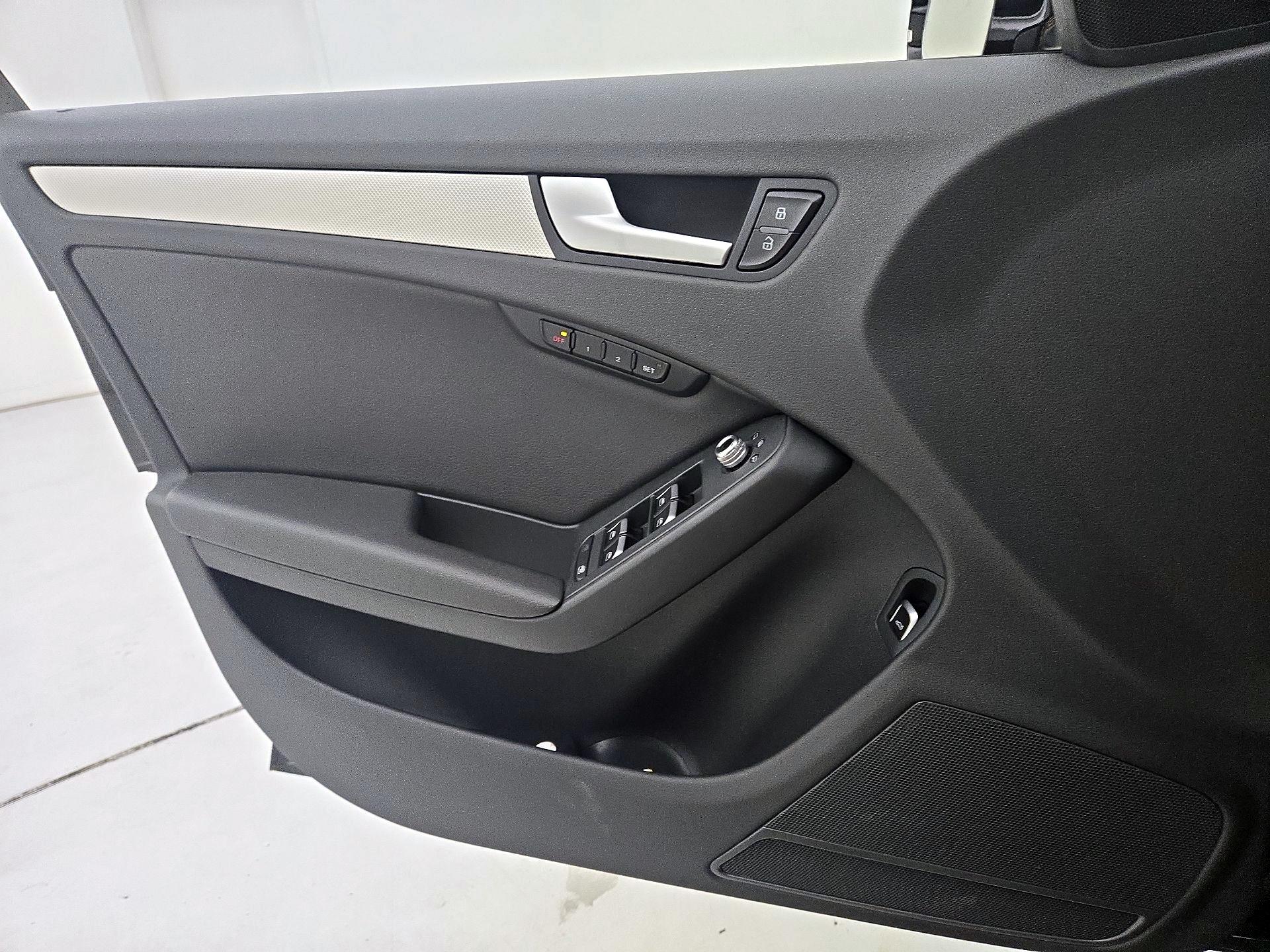 Thumbnail: 2015 Audi A4 - 12