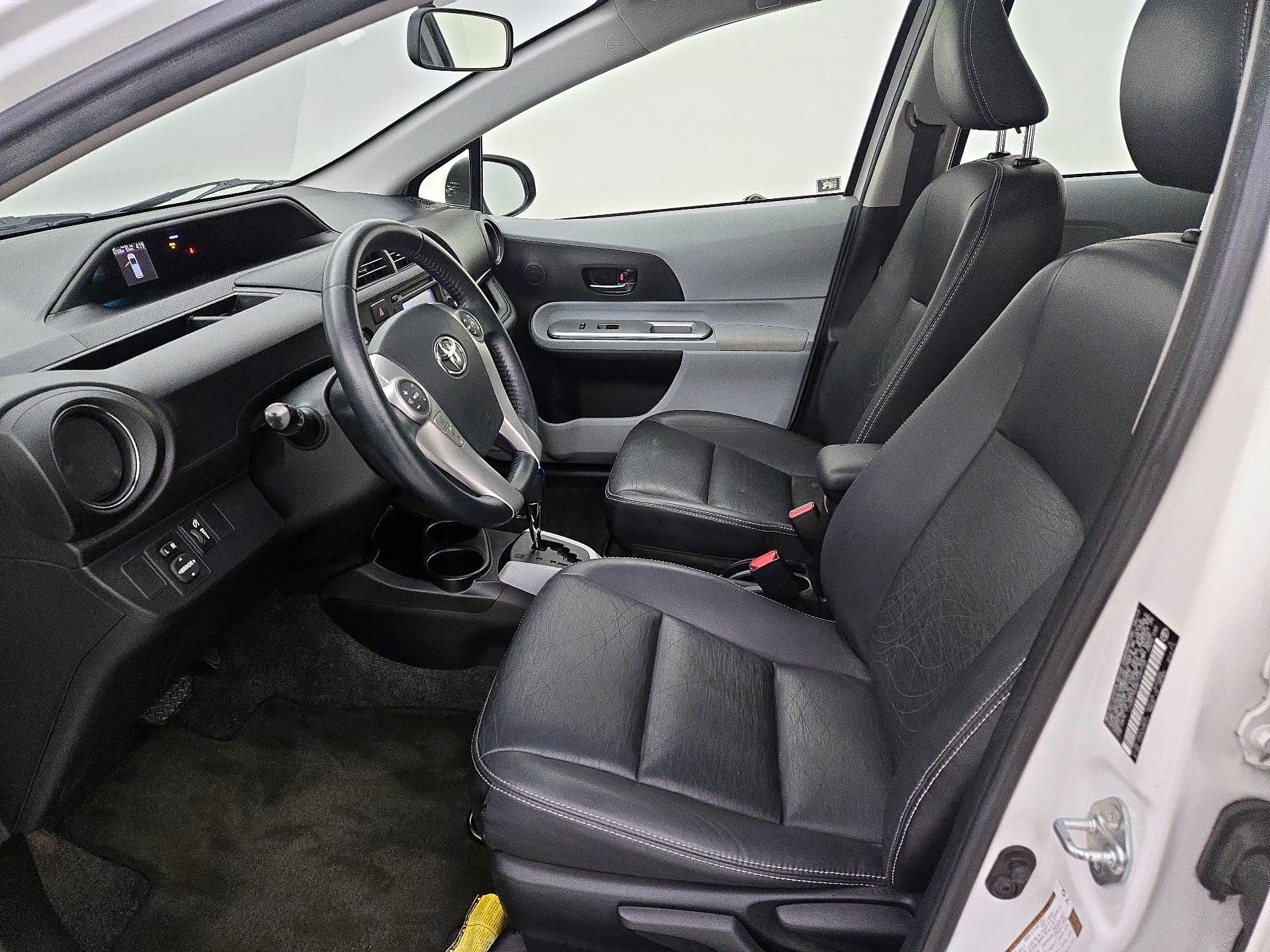 Thumbnail: 2013 Toyota Prius c - 11
