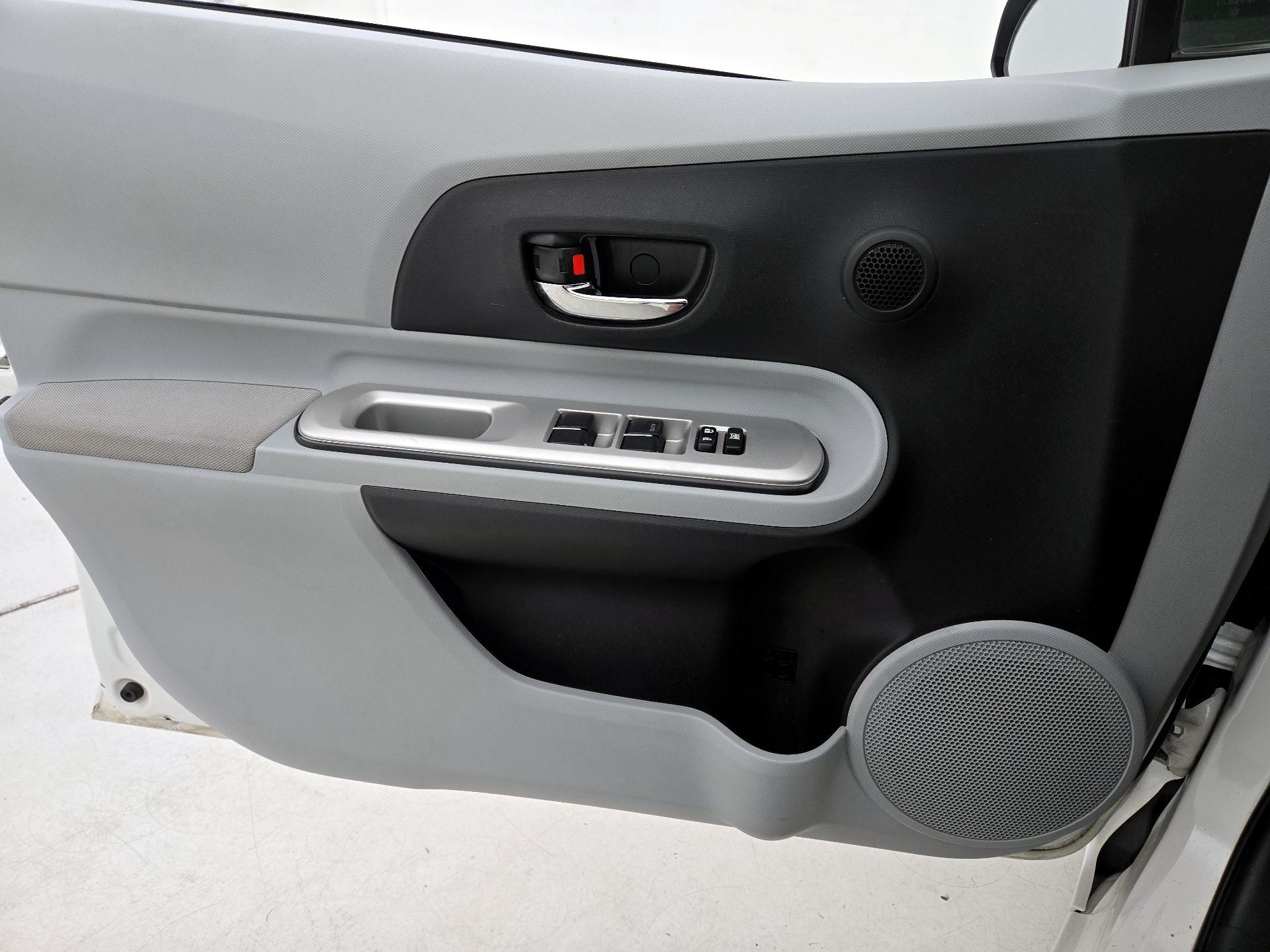 Thumbnail: 2013 Toyota Prius c - 12