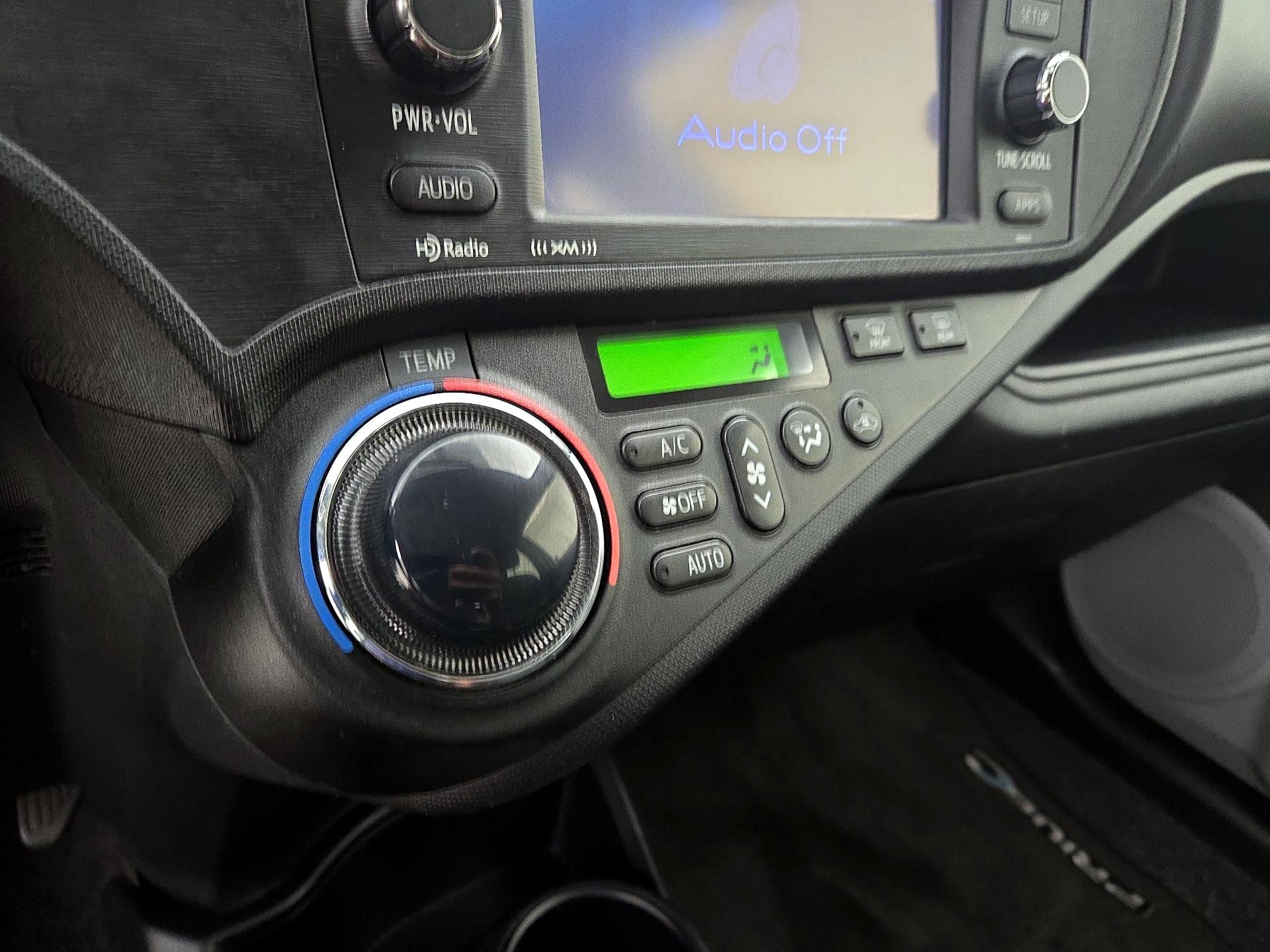 Thumbnail: 2013 Toyota Prius c - 15