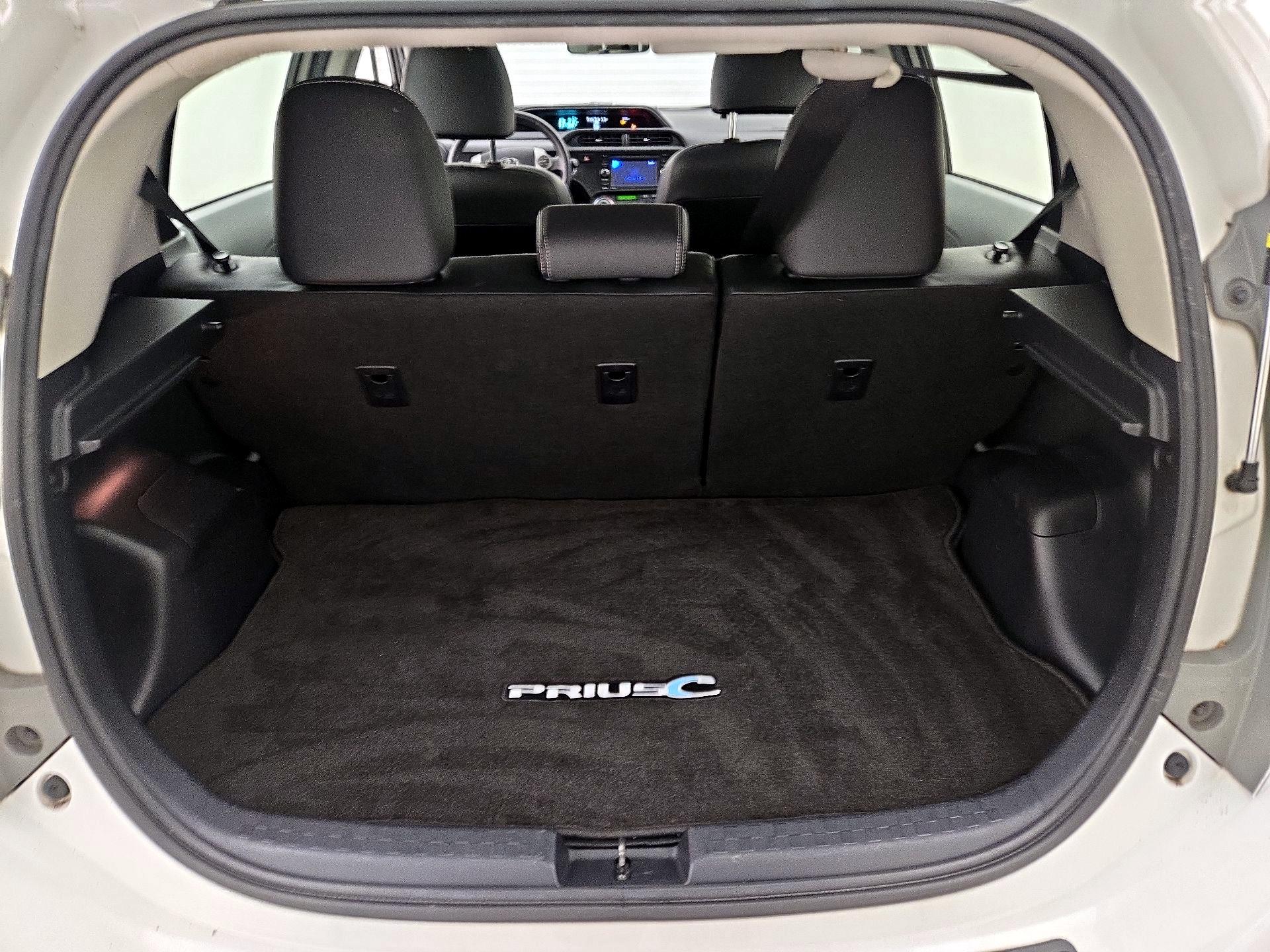 Thumbnail: 2013 Toyota Prius c - 19