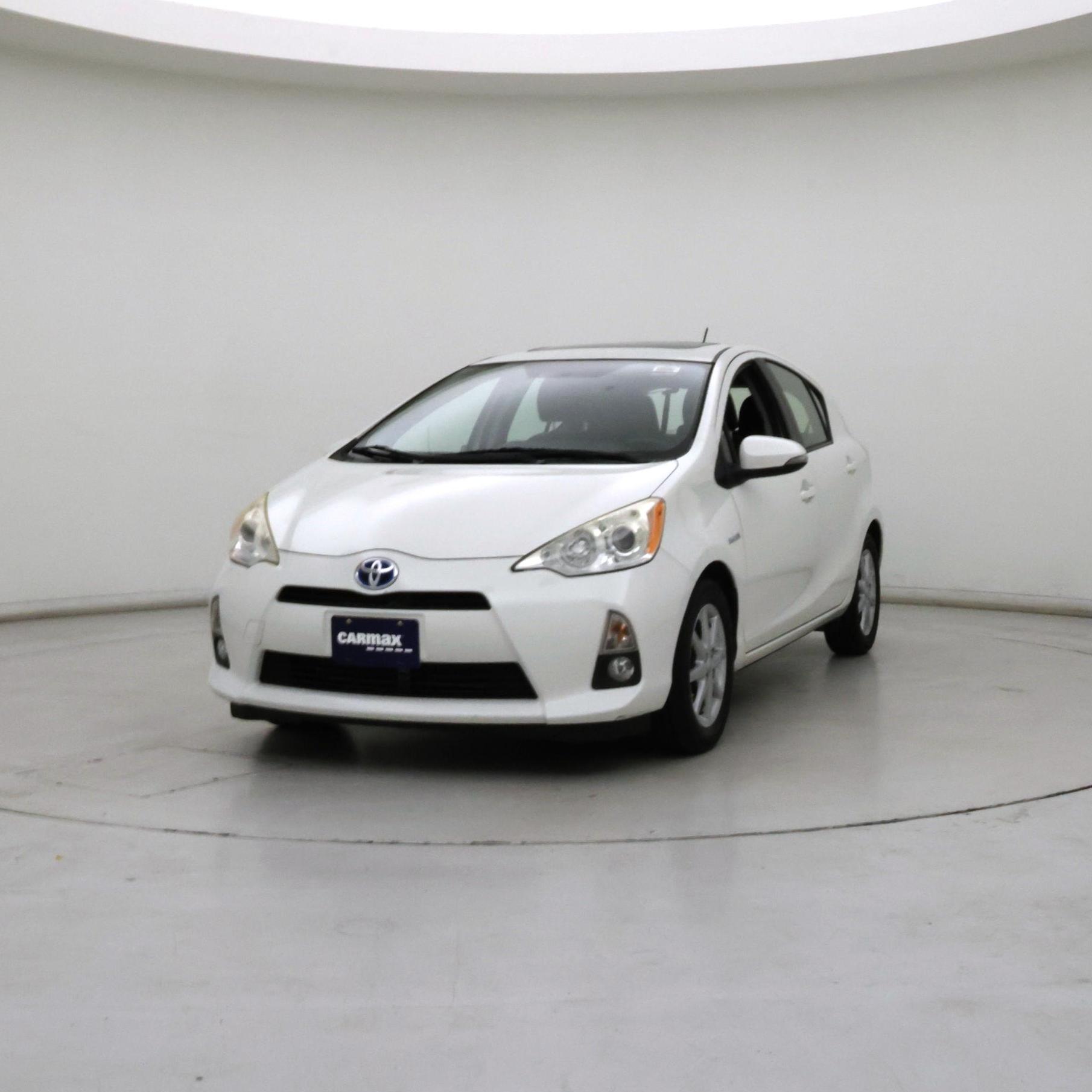 Thumbnail: 2013 Toyota Prius c - 4