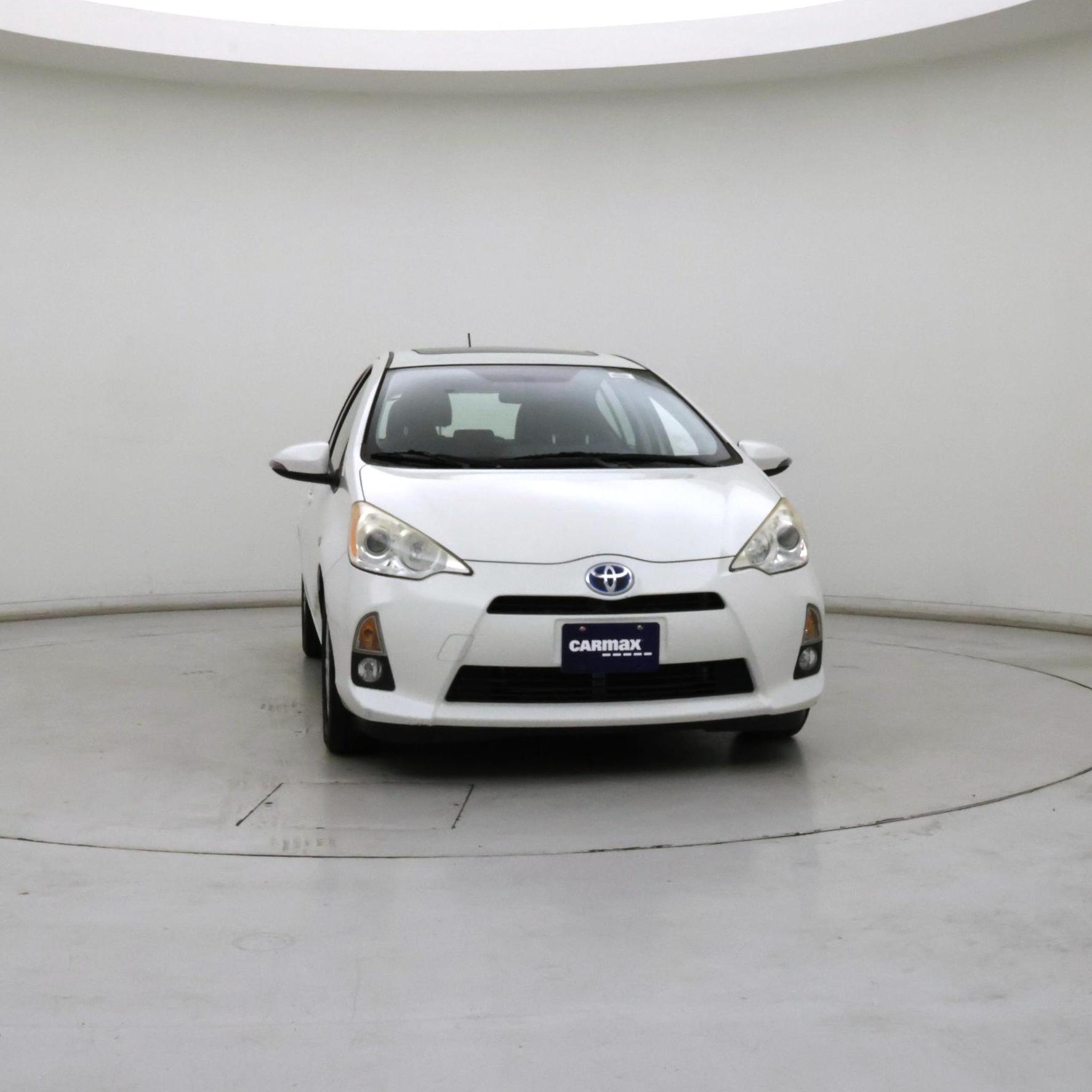 Thumbnail: 2013 Toyota Prius c - 5