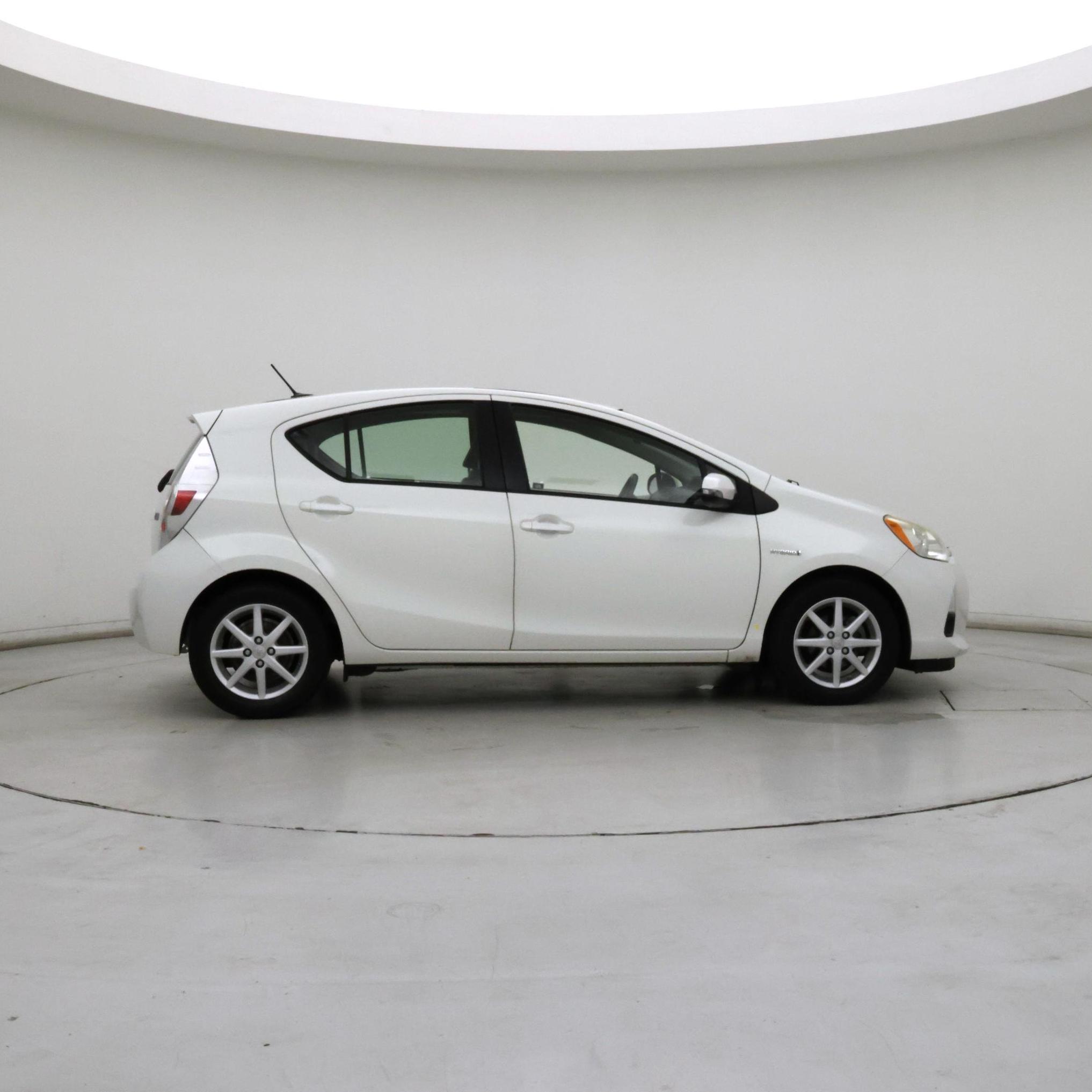 Thumbnail: 2013 Toyota Prius c - 7