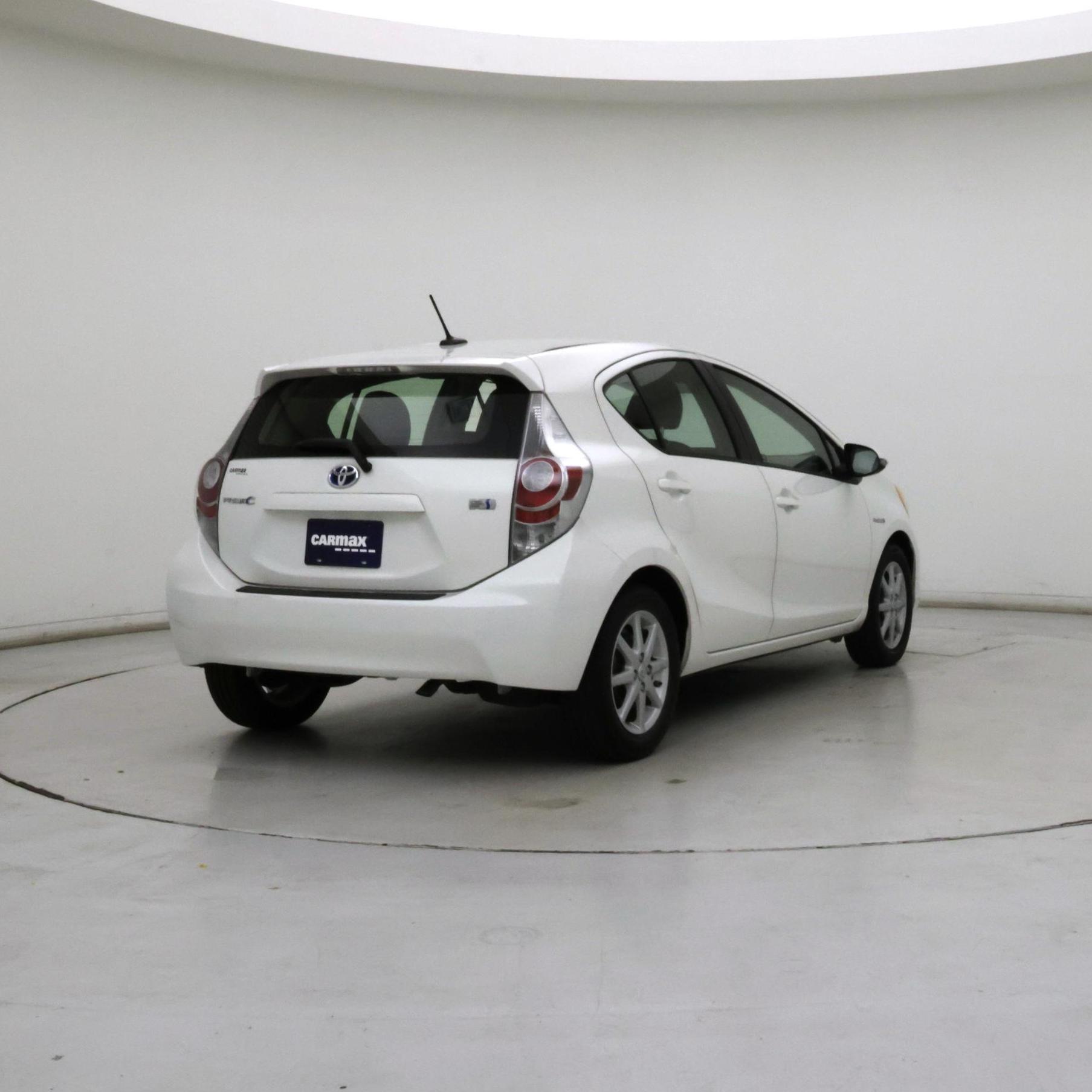 Thumbnail: 2013 Toyota Prius c - 8