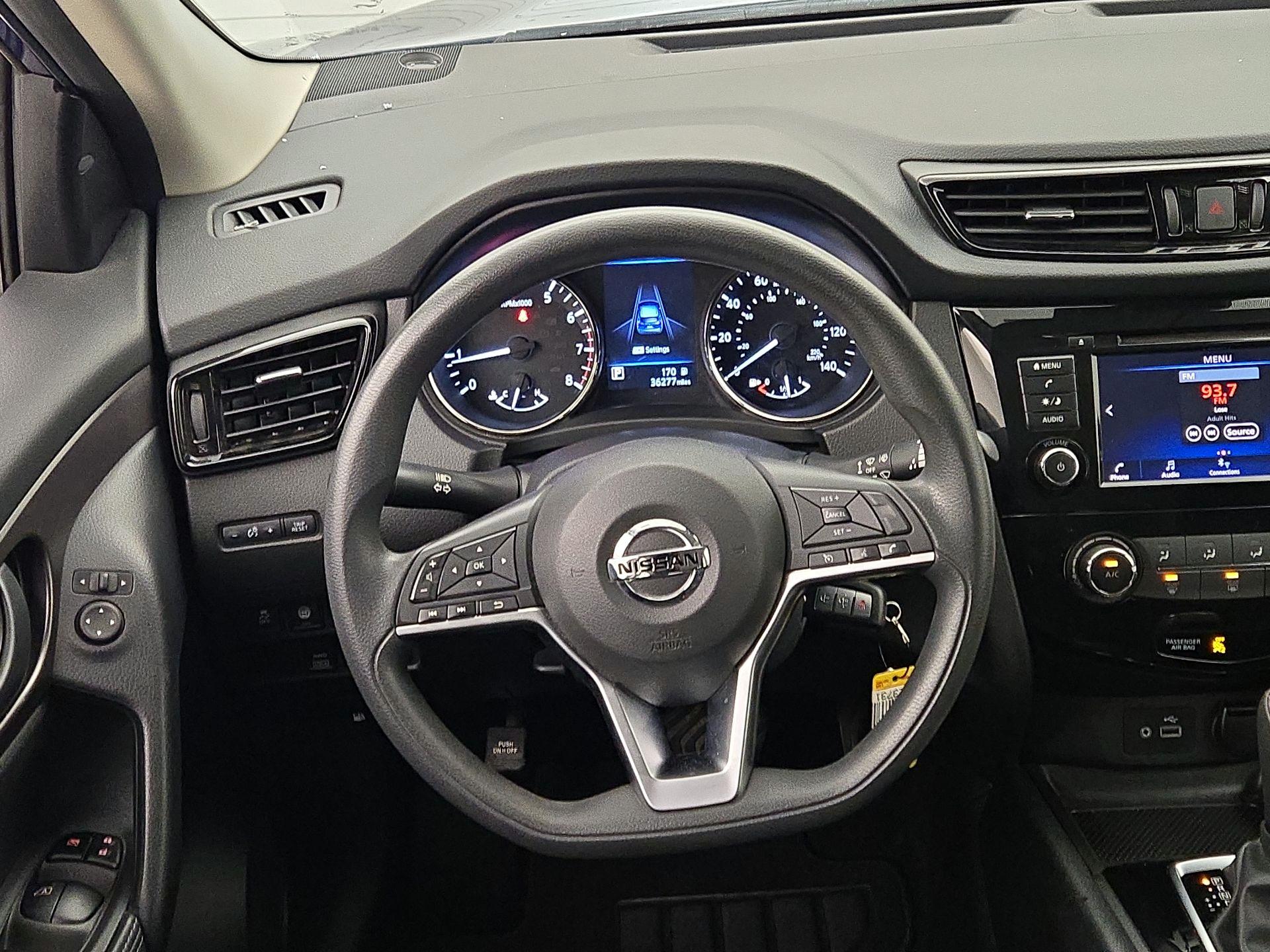 Thumbnail: 2022 Nissan Rogue Sport - 10