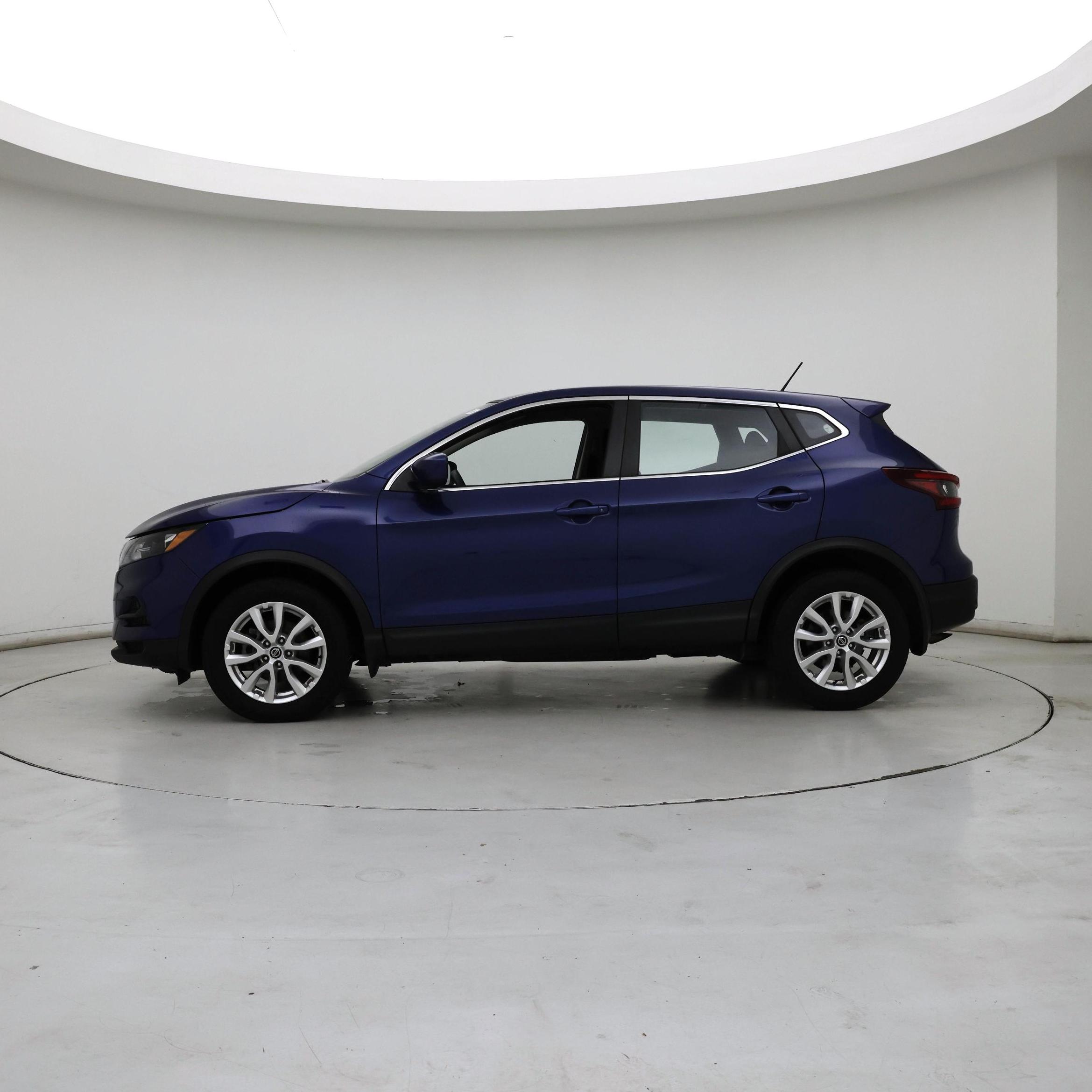 Thumbnail: 2022 Nissan Rogue Sport - 3