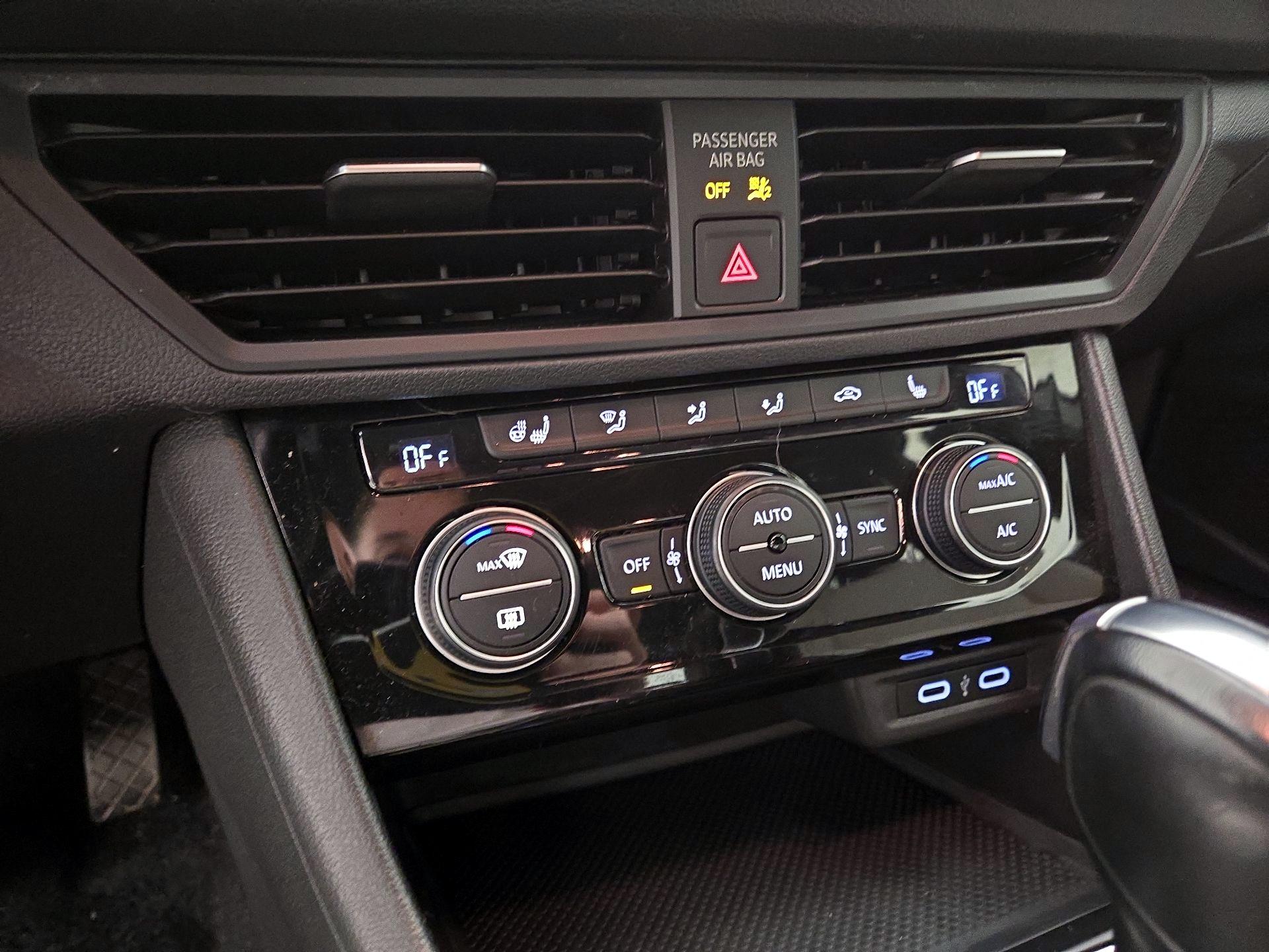 Thumbnail: 2020 Volkswagen Jetta - 16