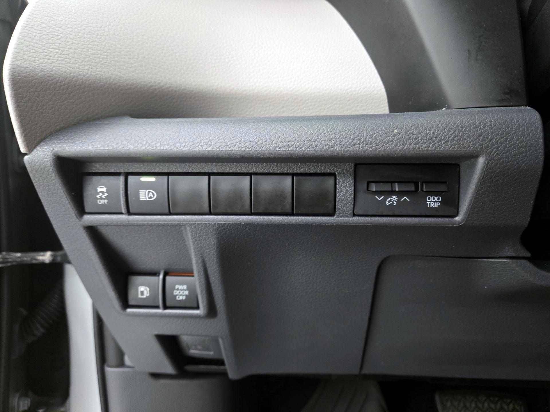 Thumbnail: 2022 Toyota Sienna - 13