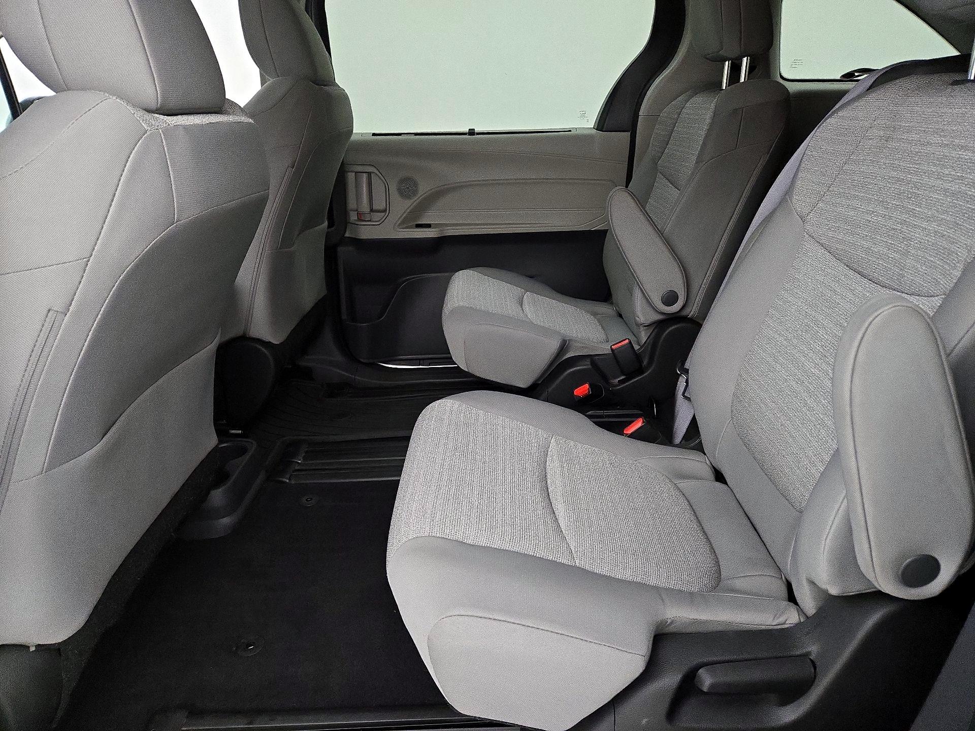 Thumbnail: 2022 Toyota Sienna - 18