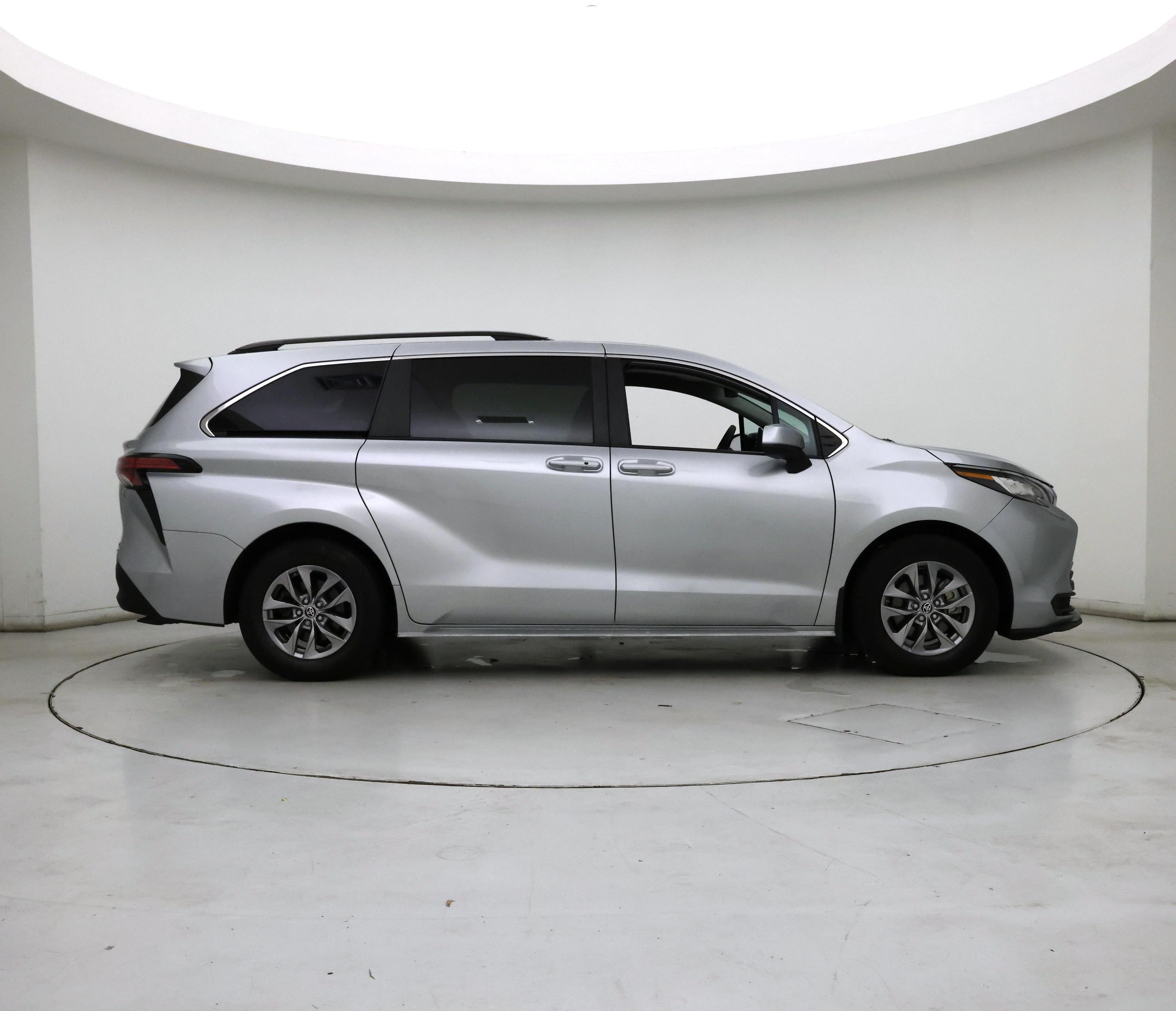 Thumbnail: 2022 Toyota Sienna - 7