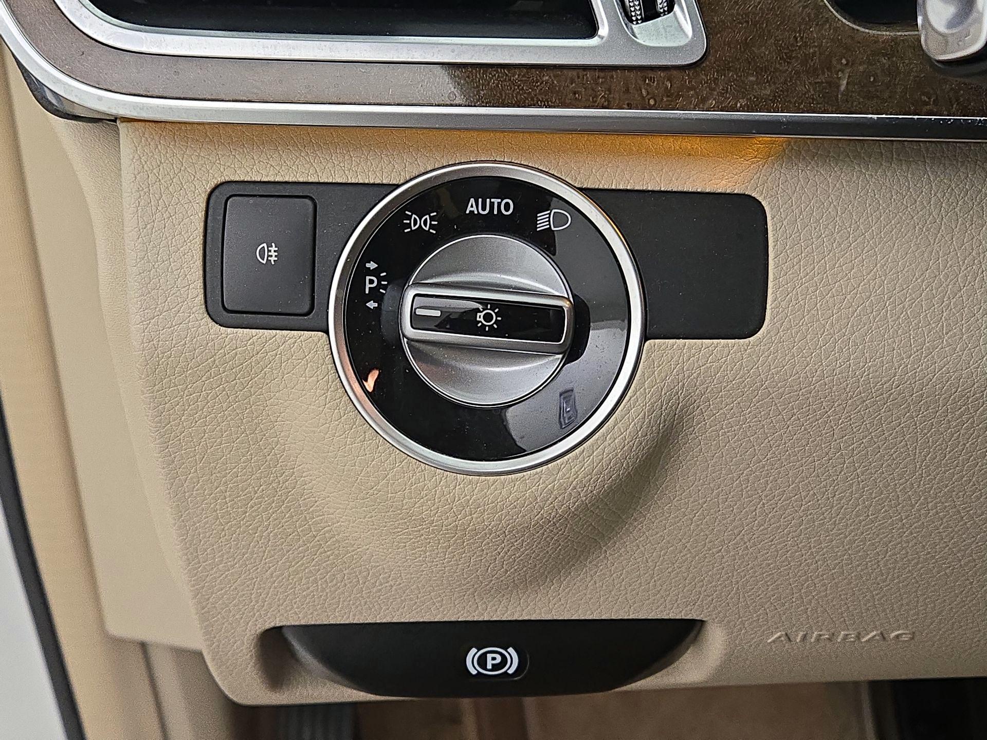 Thumbnail: 2014 Mercedes-Benz E-Class - 13