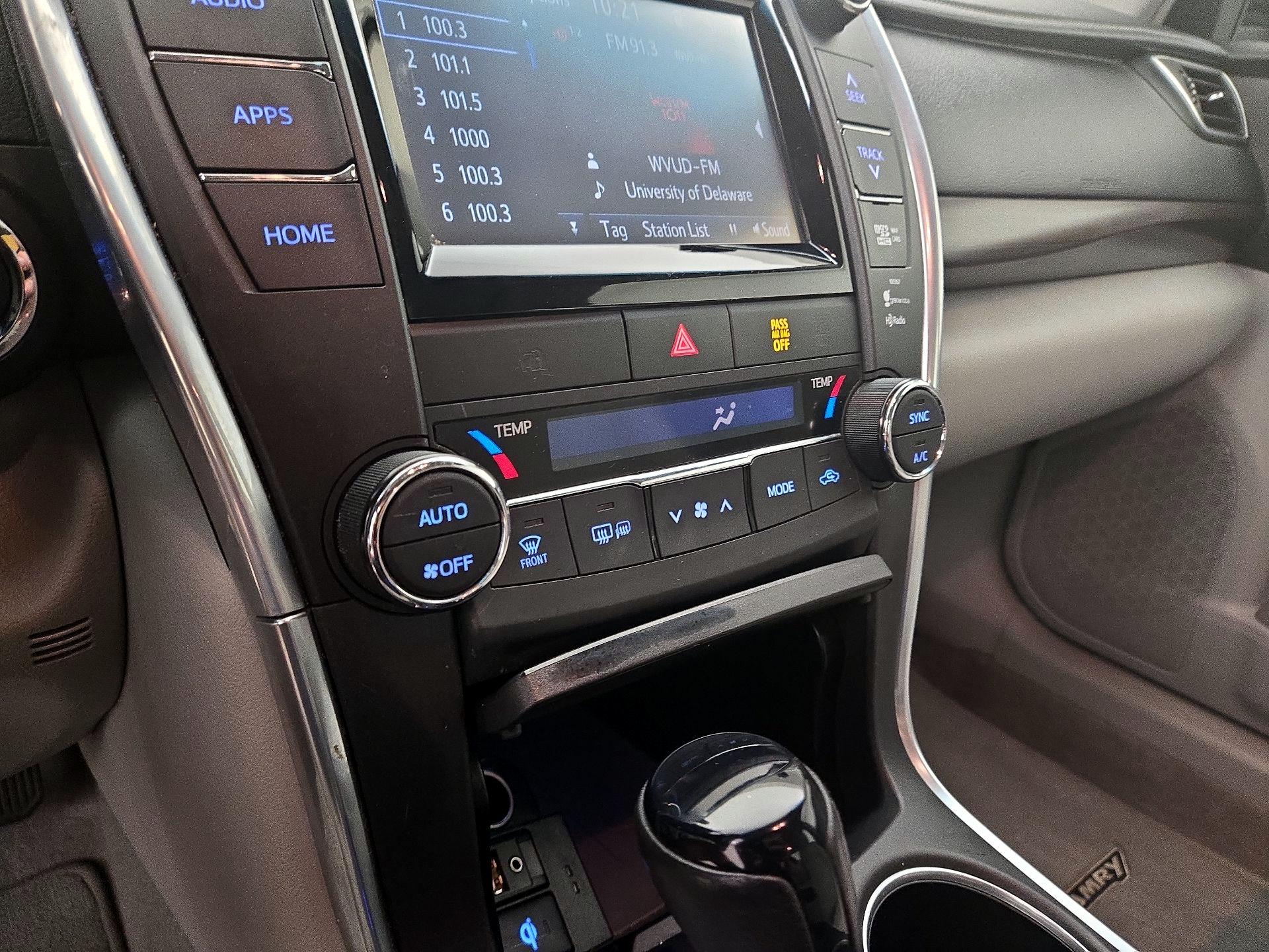 Thumbnail: 2015 Toyota Camry - 16