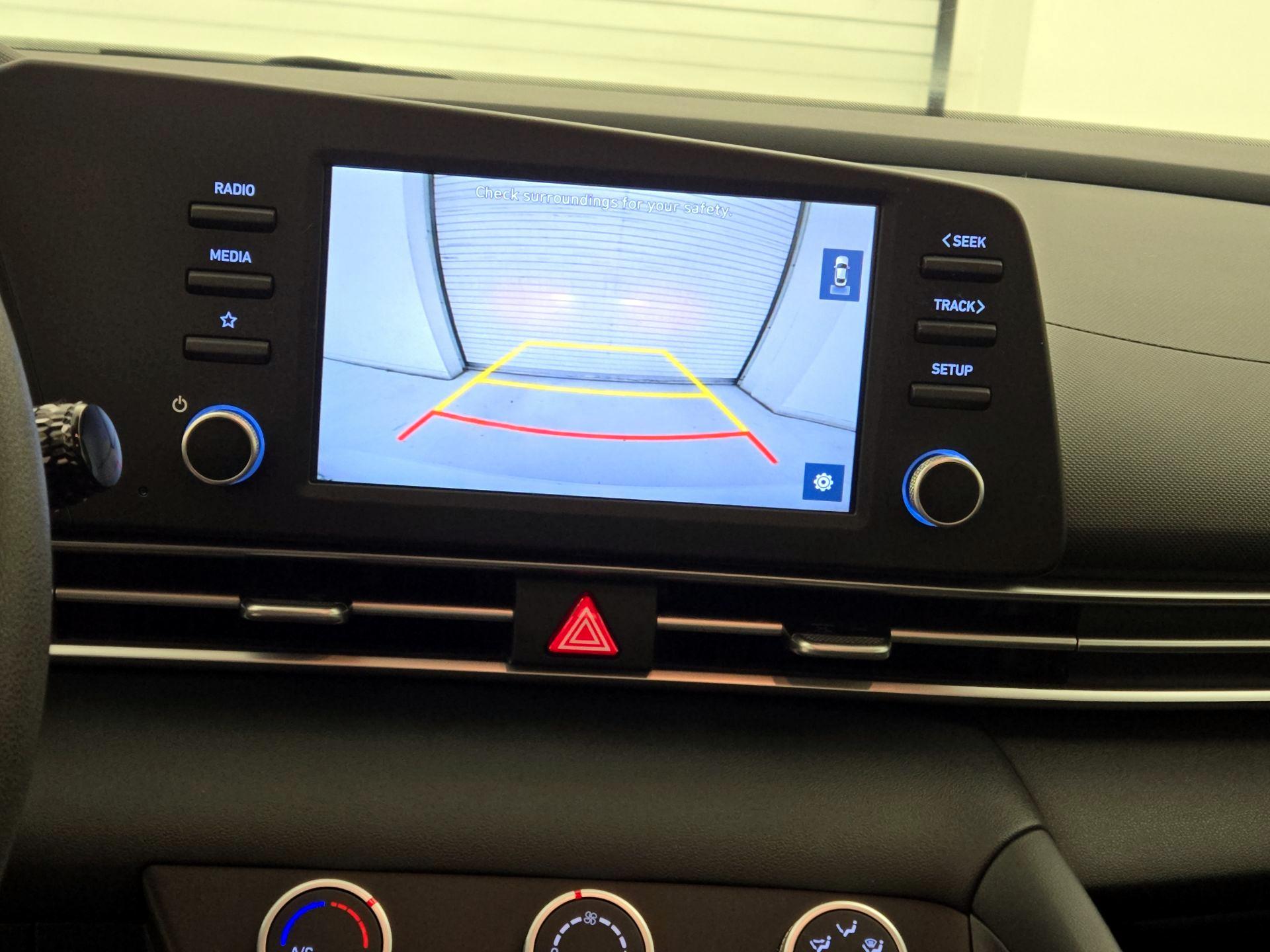 Thumbnail: 2021 Hyundai Elantra - 14