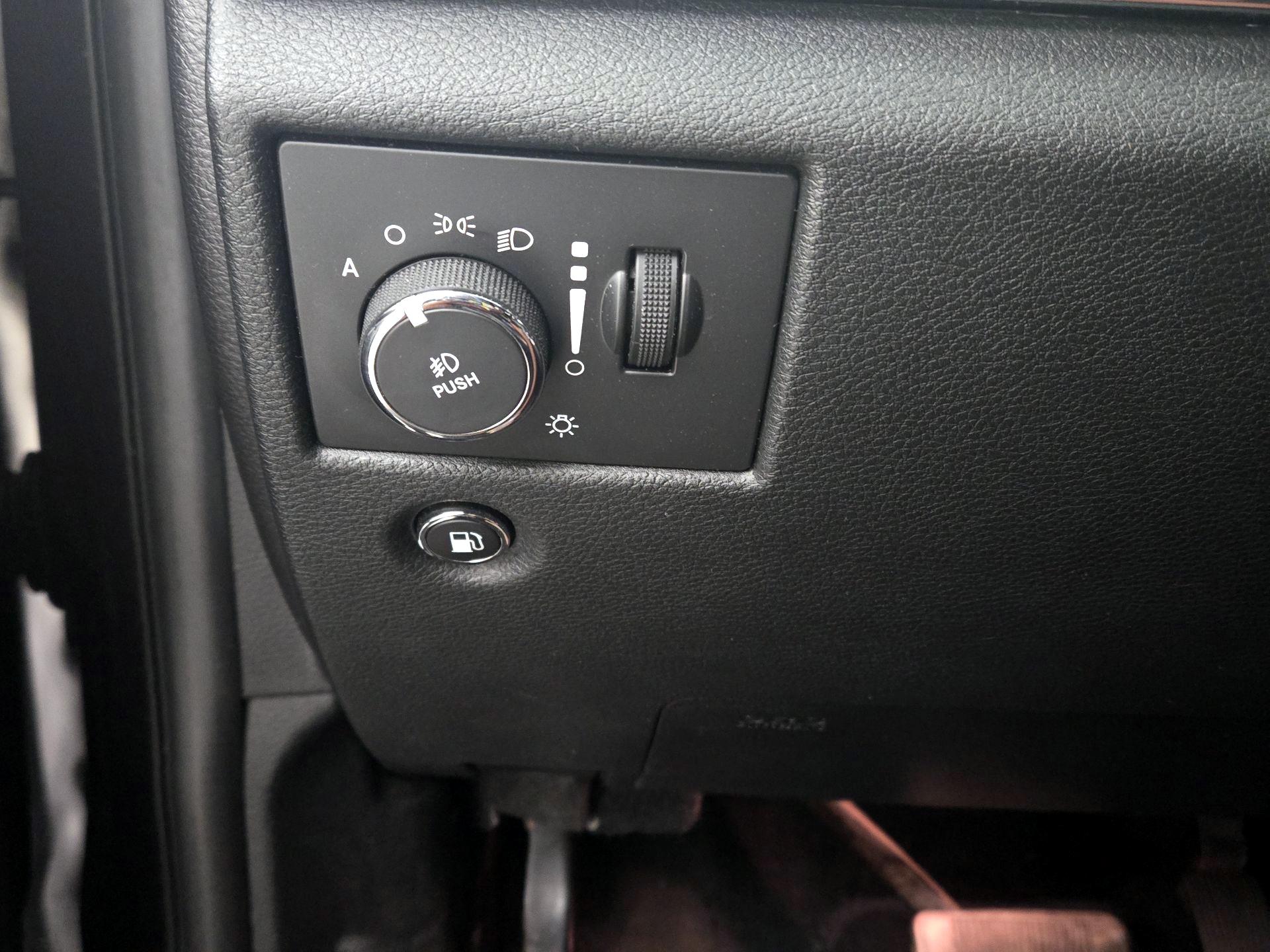 Thumbnail: 2015 Jeep Grand Cherokee - 13