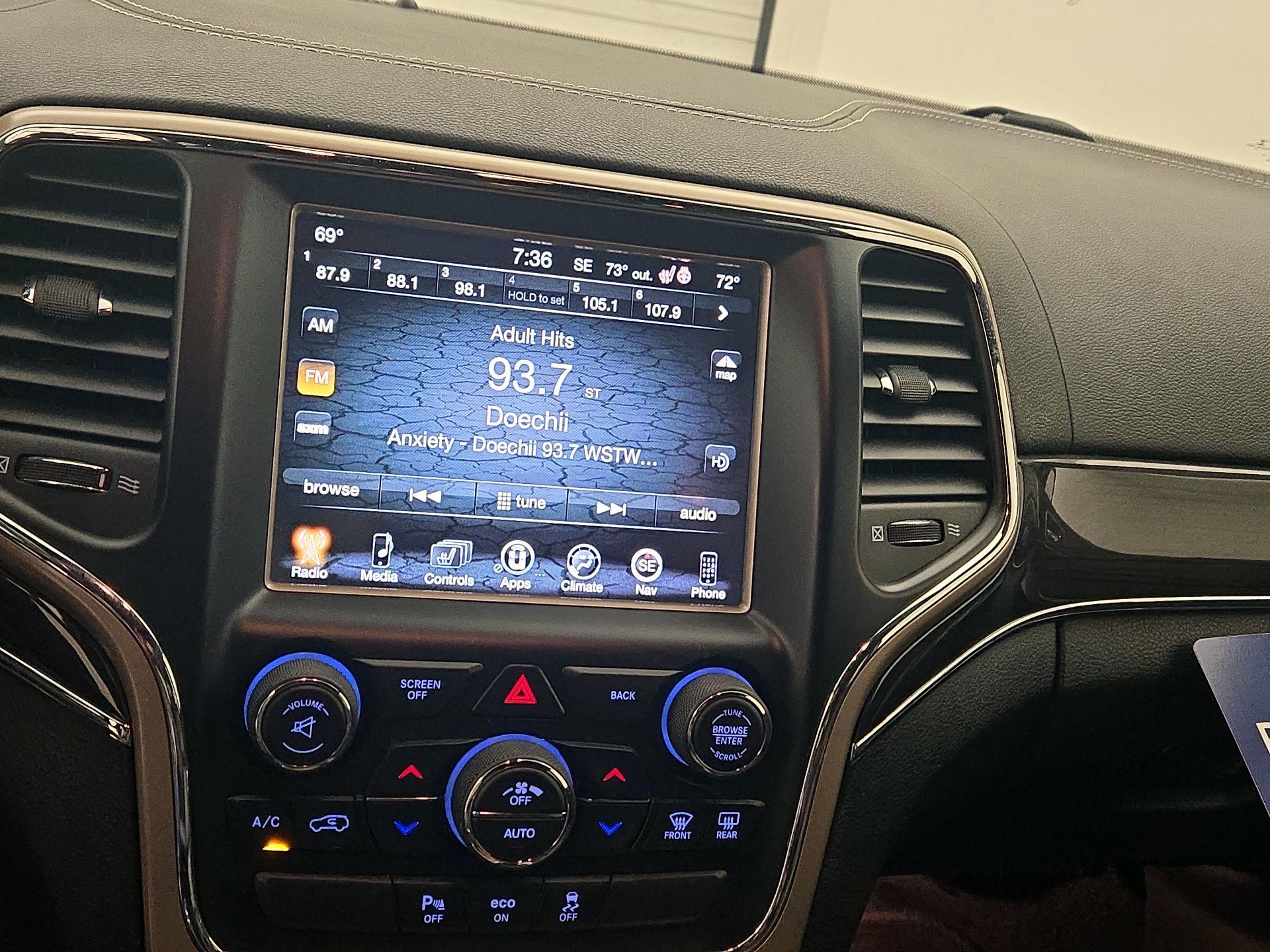 Thumbnail: 2015 Jeep Grand Cherokee - 16