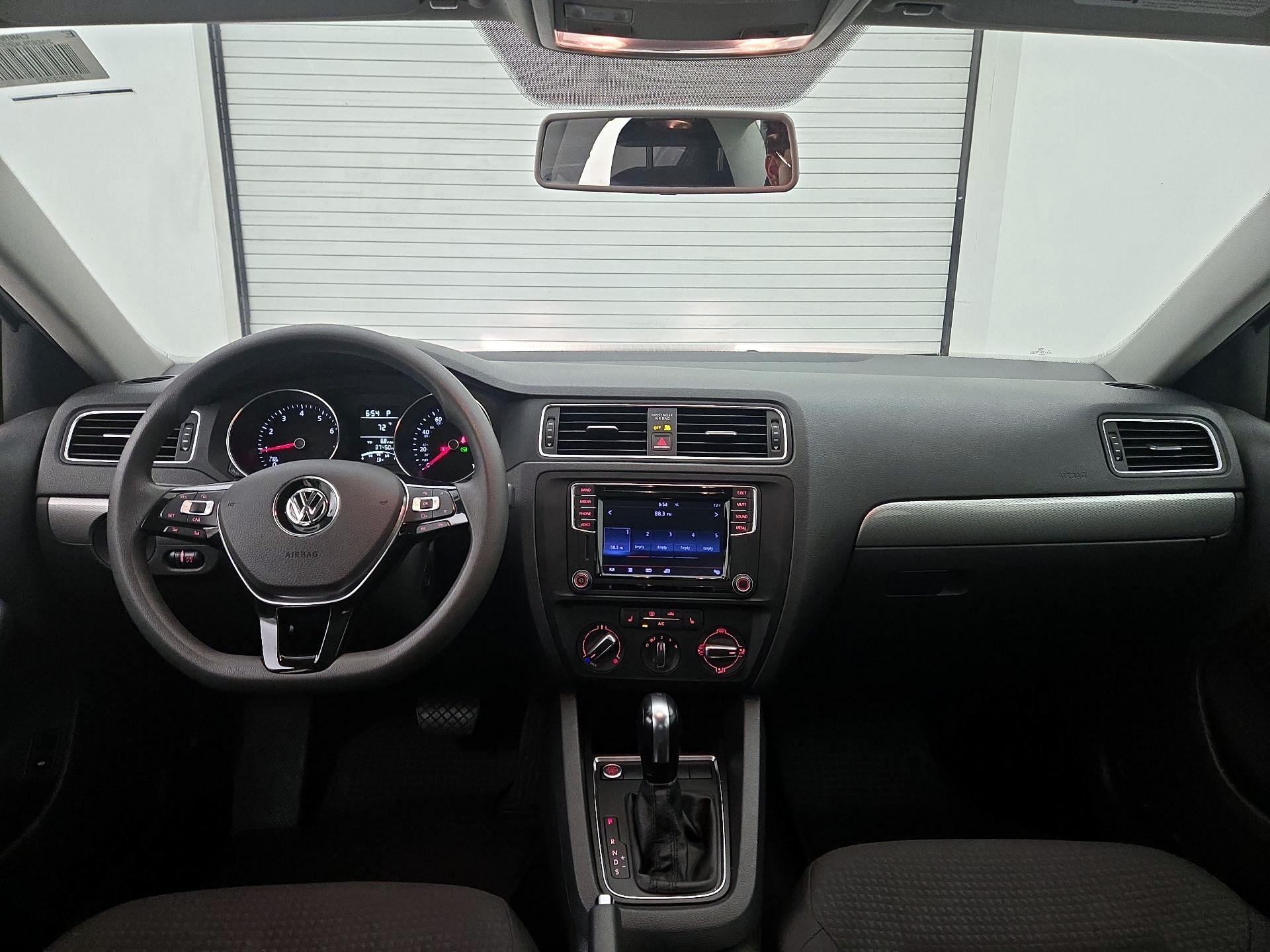 Thumbnail: 2016 Volkswagen Jetta - 9