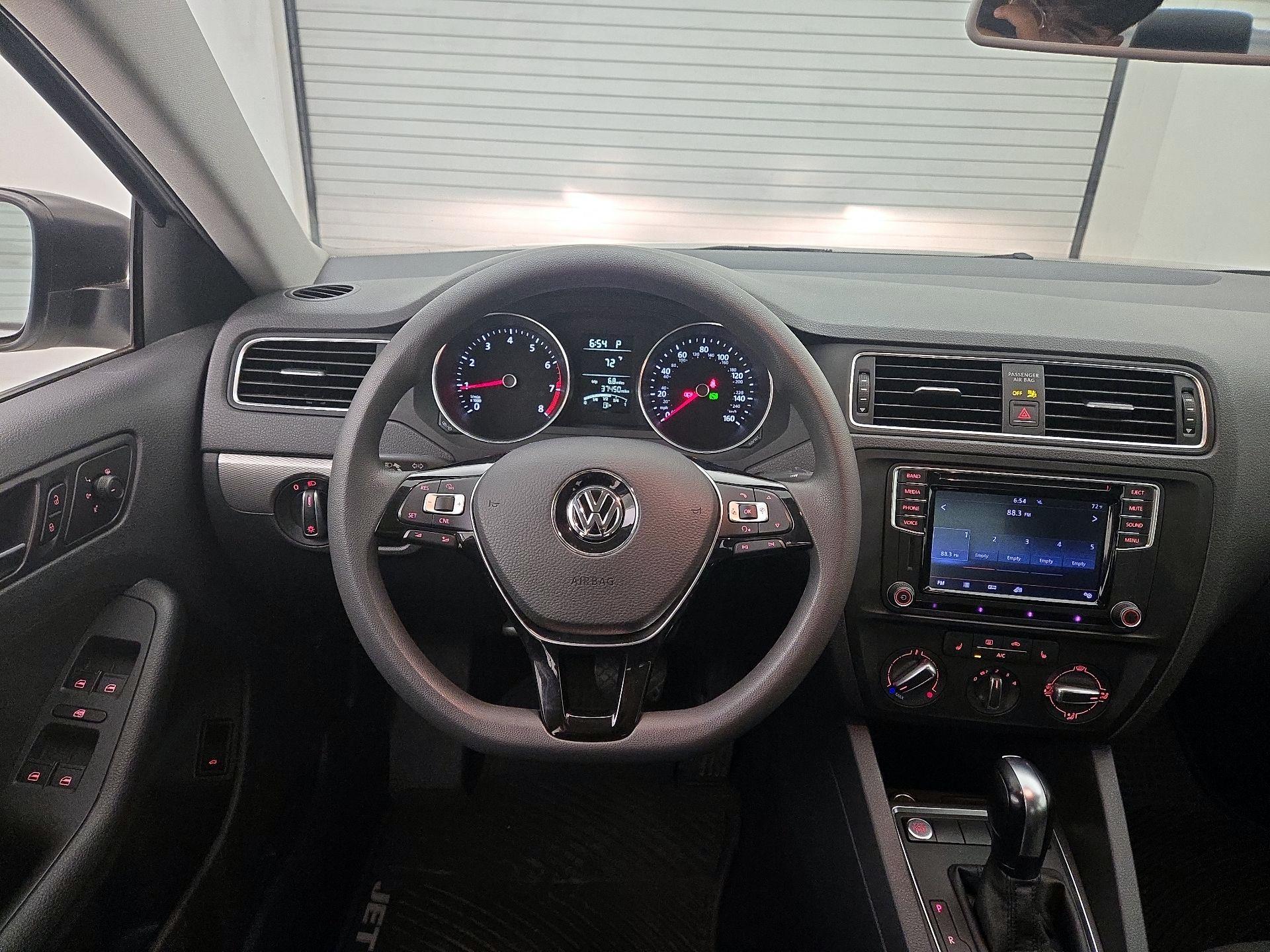 Thumbnail: 2016 Volkswagen Jetta - 10