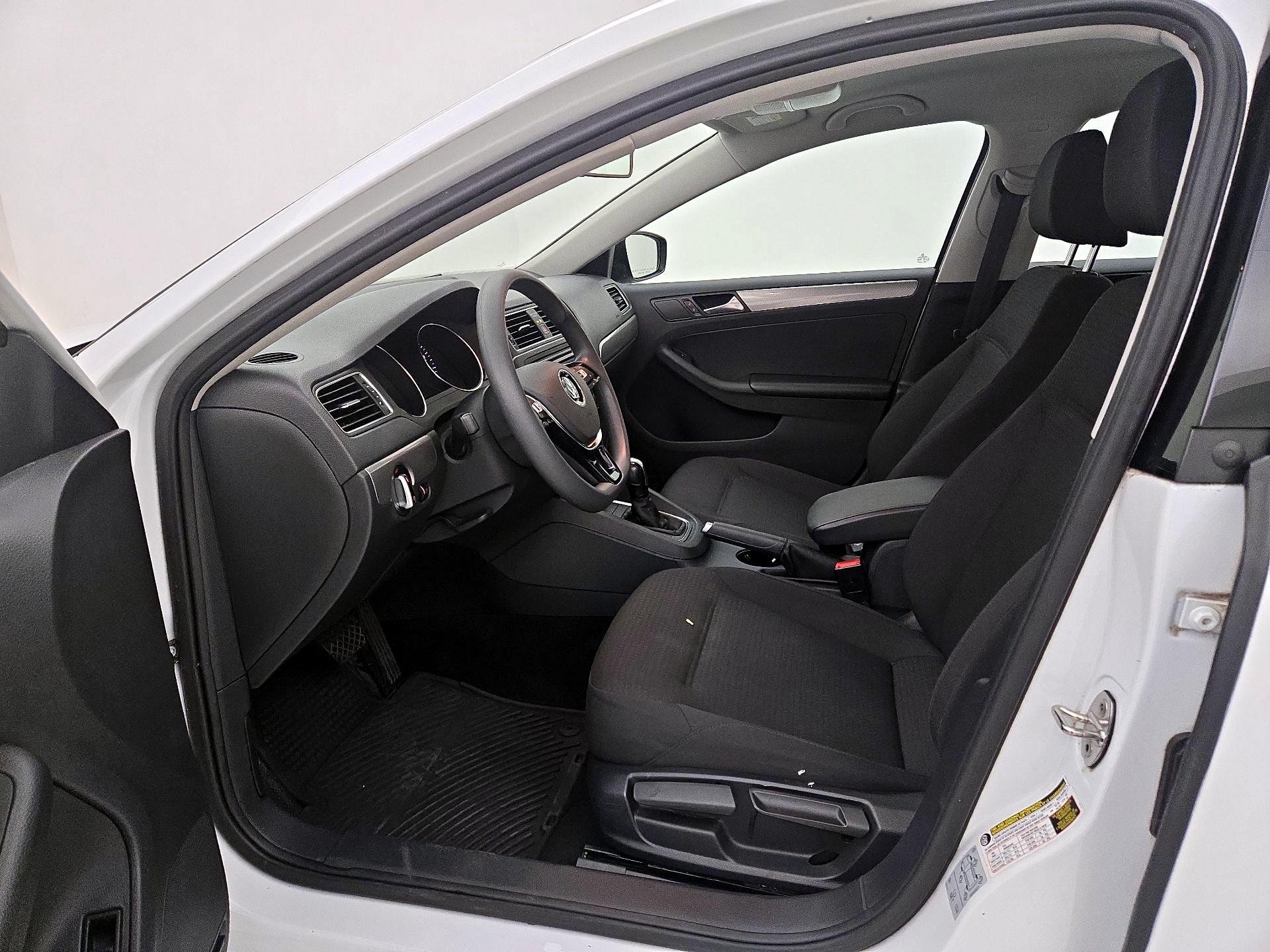Thumbnail: 2016 Volkswagen Jetta - 11