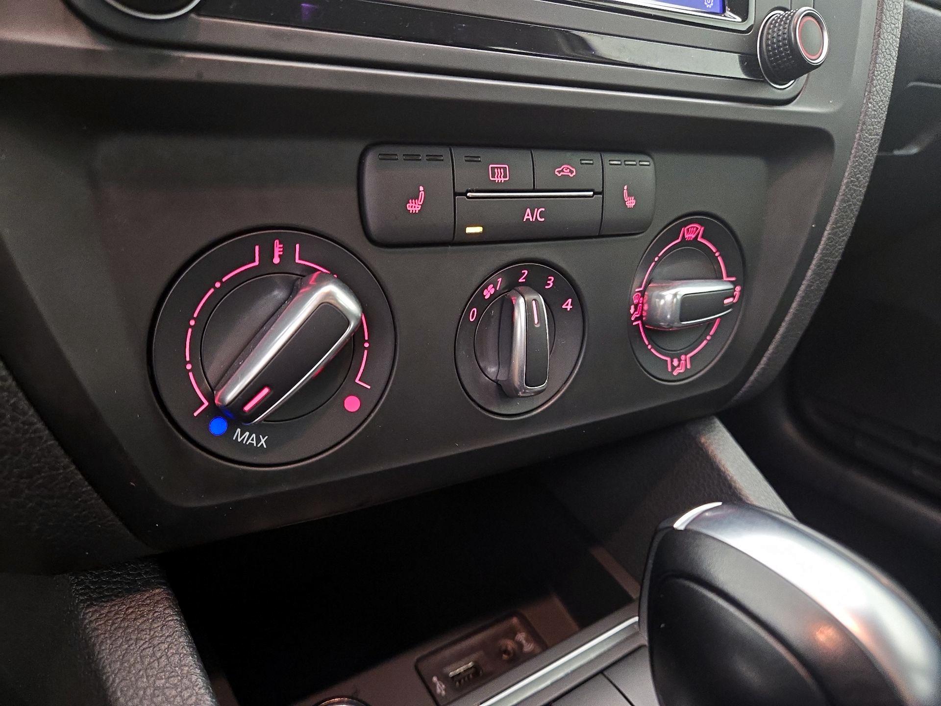 Thumbnail: 2016 Volkswagen Jetta - 16