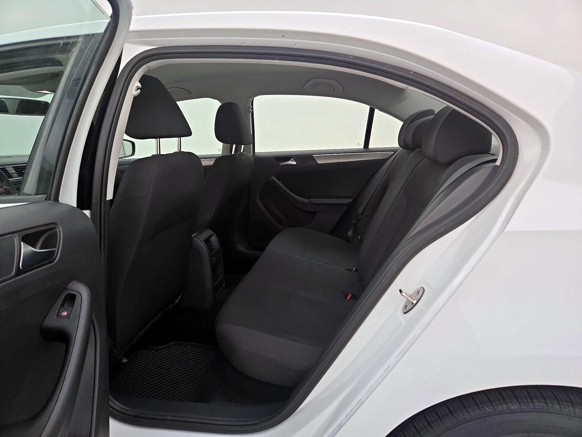 Thumbnail: 2016 Volkswagen Jetta - 19