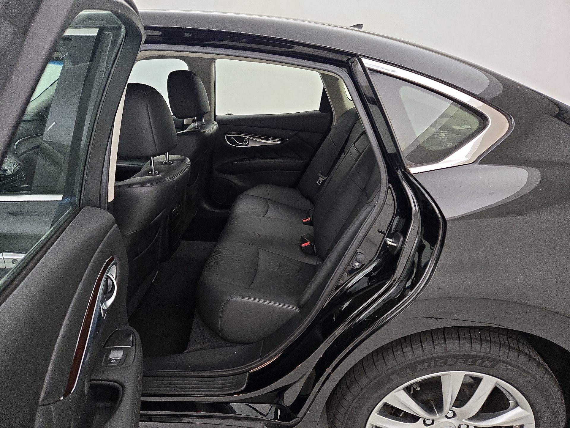 Thumbnail: 2019 INFINITI Q70 - 17