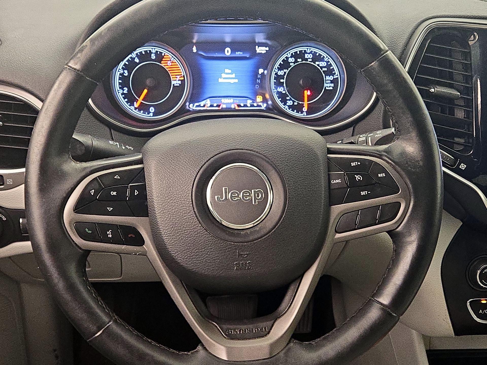 Thumbnail: 2019 Jeep Cherokee - 10