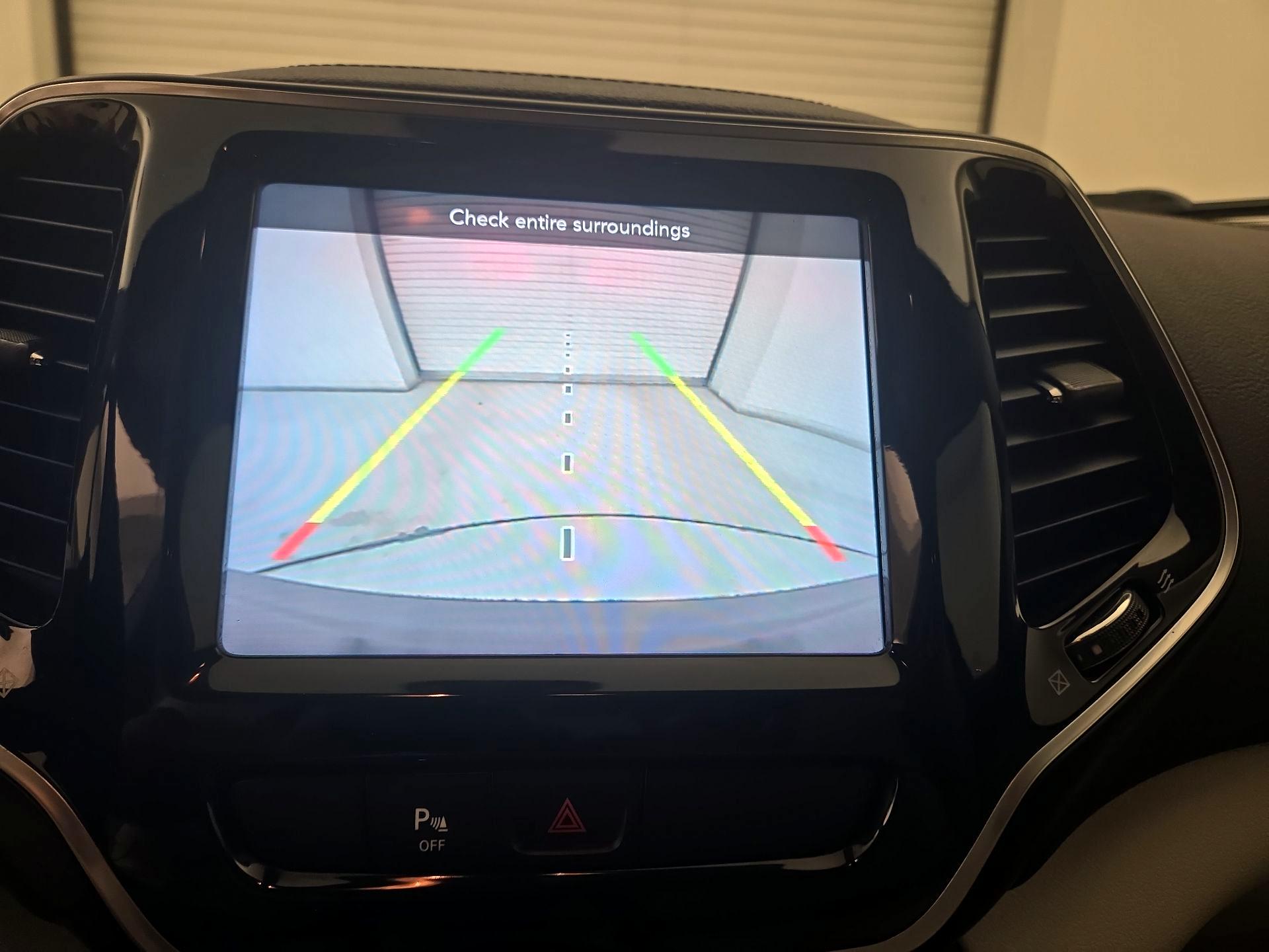 Thumbnail: 2019 Jeep Cherokee - 13