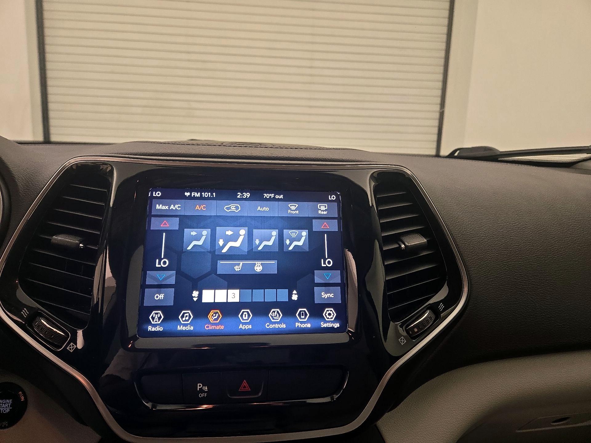 Thumbnail: 2019 Jeep Cherokee - 15