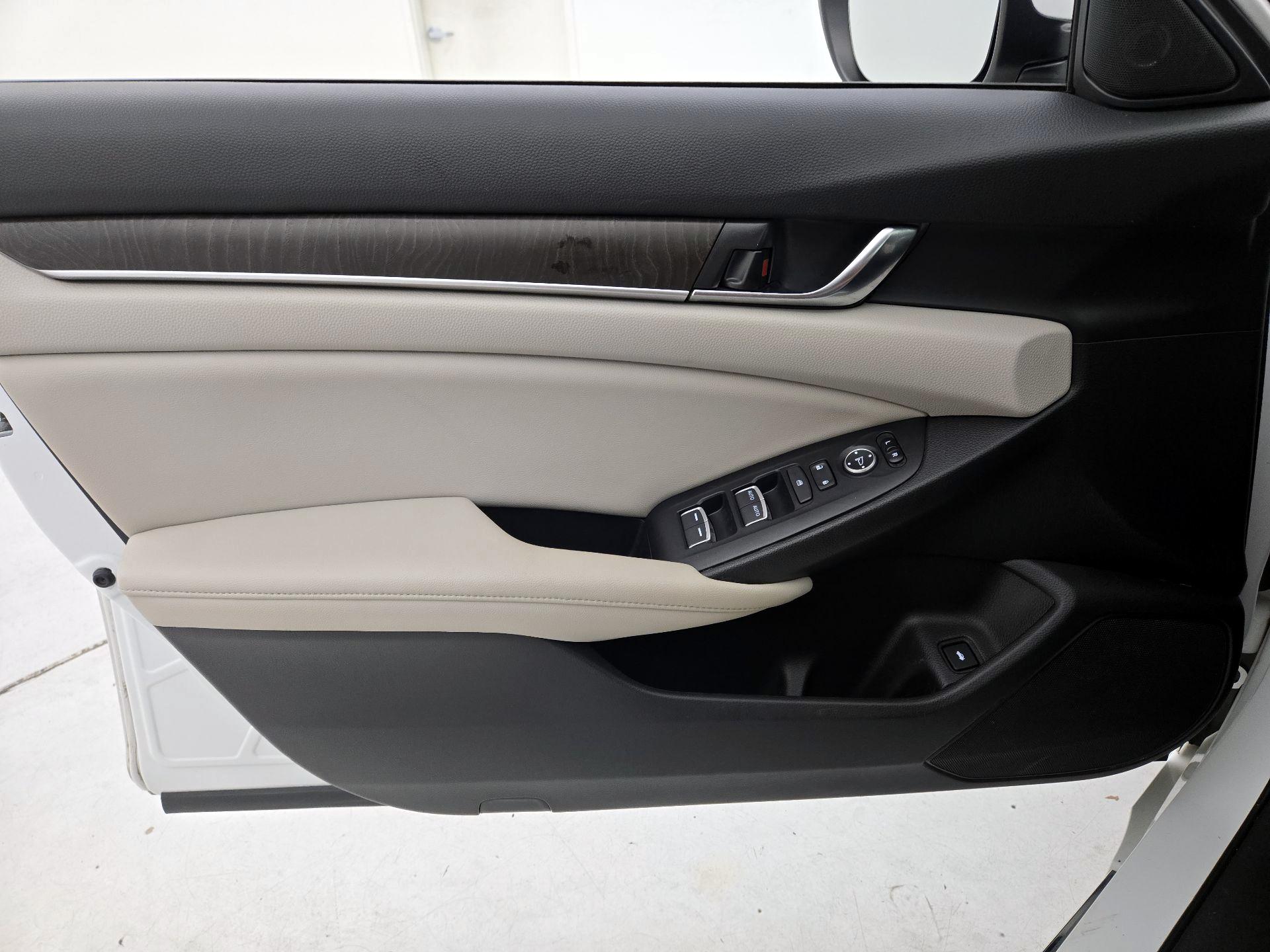 Thumbnail: 2019 Honda Accord - 12