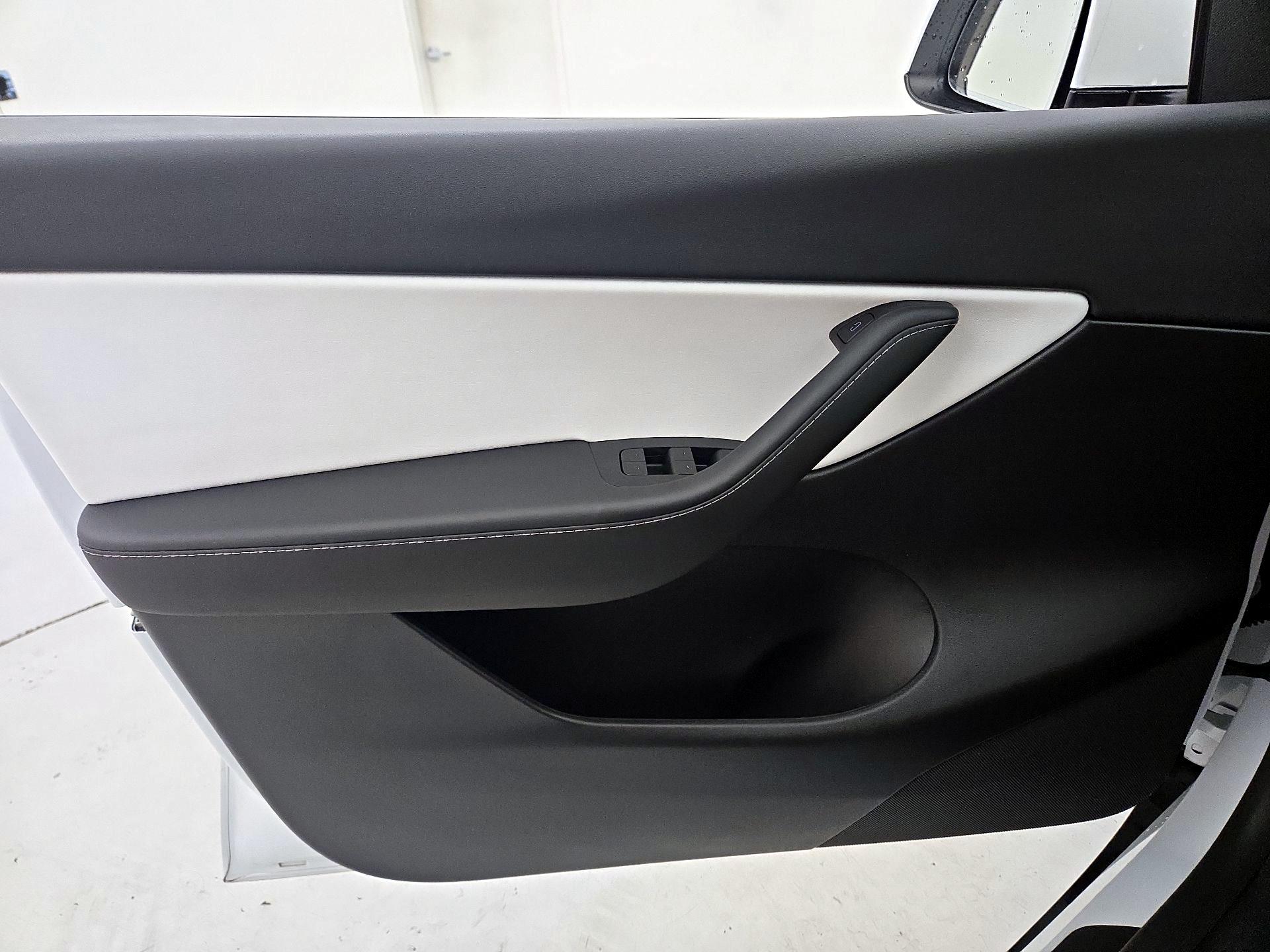 Thumbnail: 2022 Tesla Model Y - 12
