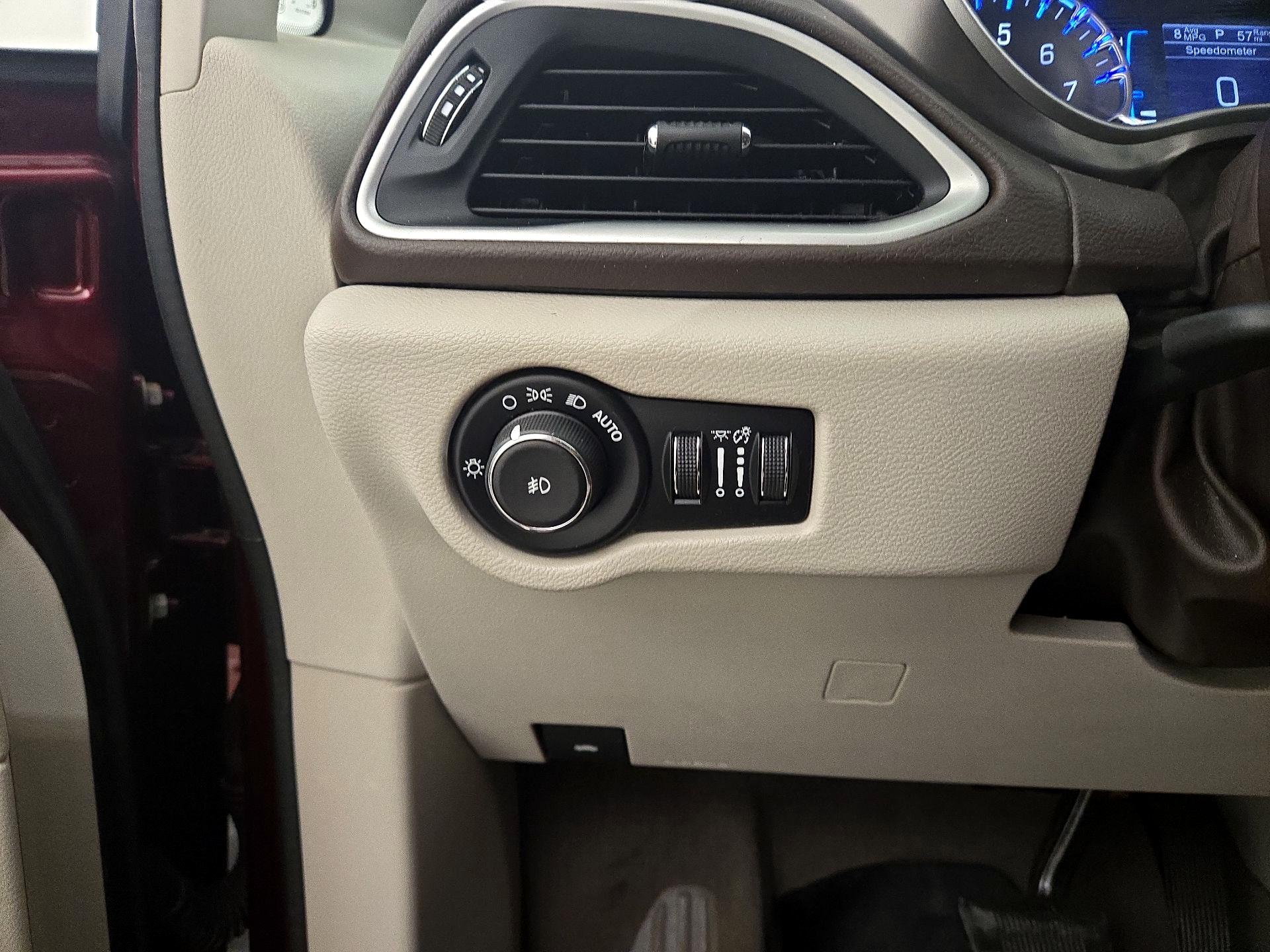 Thumbnail: 2017 Chrysler Pacifica - 13