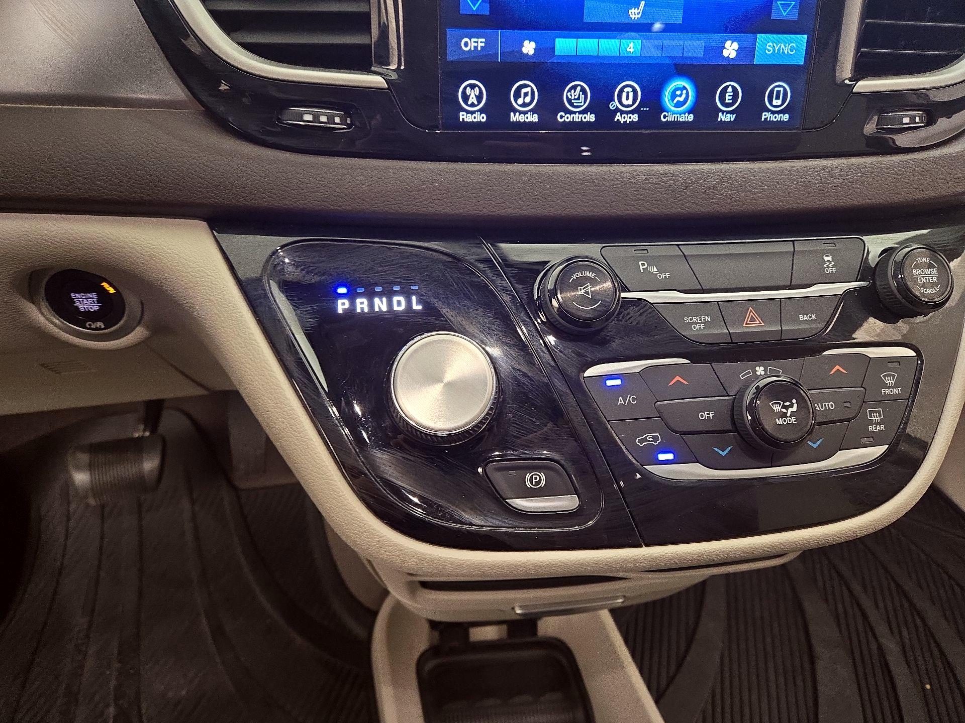 Thumbnail: 2017 Chrysler Pacifica - 18