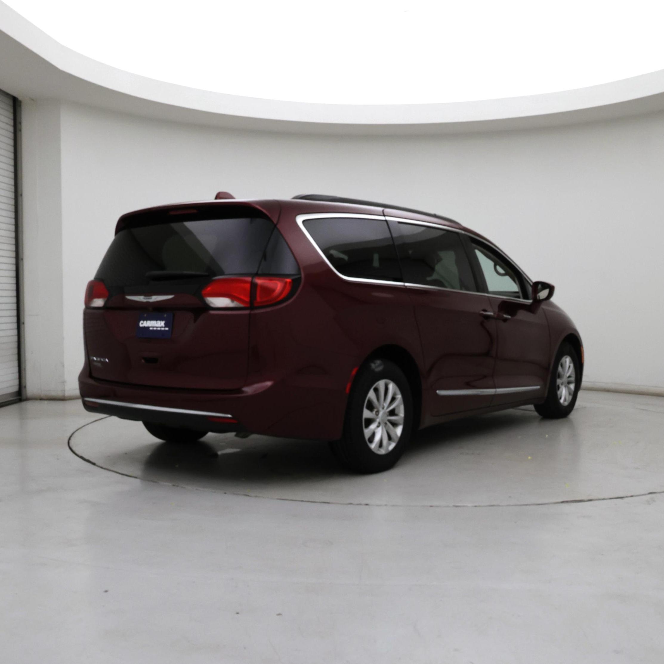 Thumbnail: 2017 Chrysler Pacifica - 8