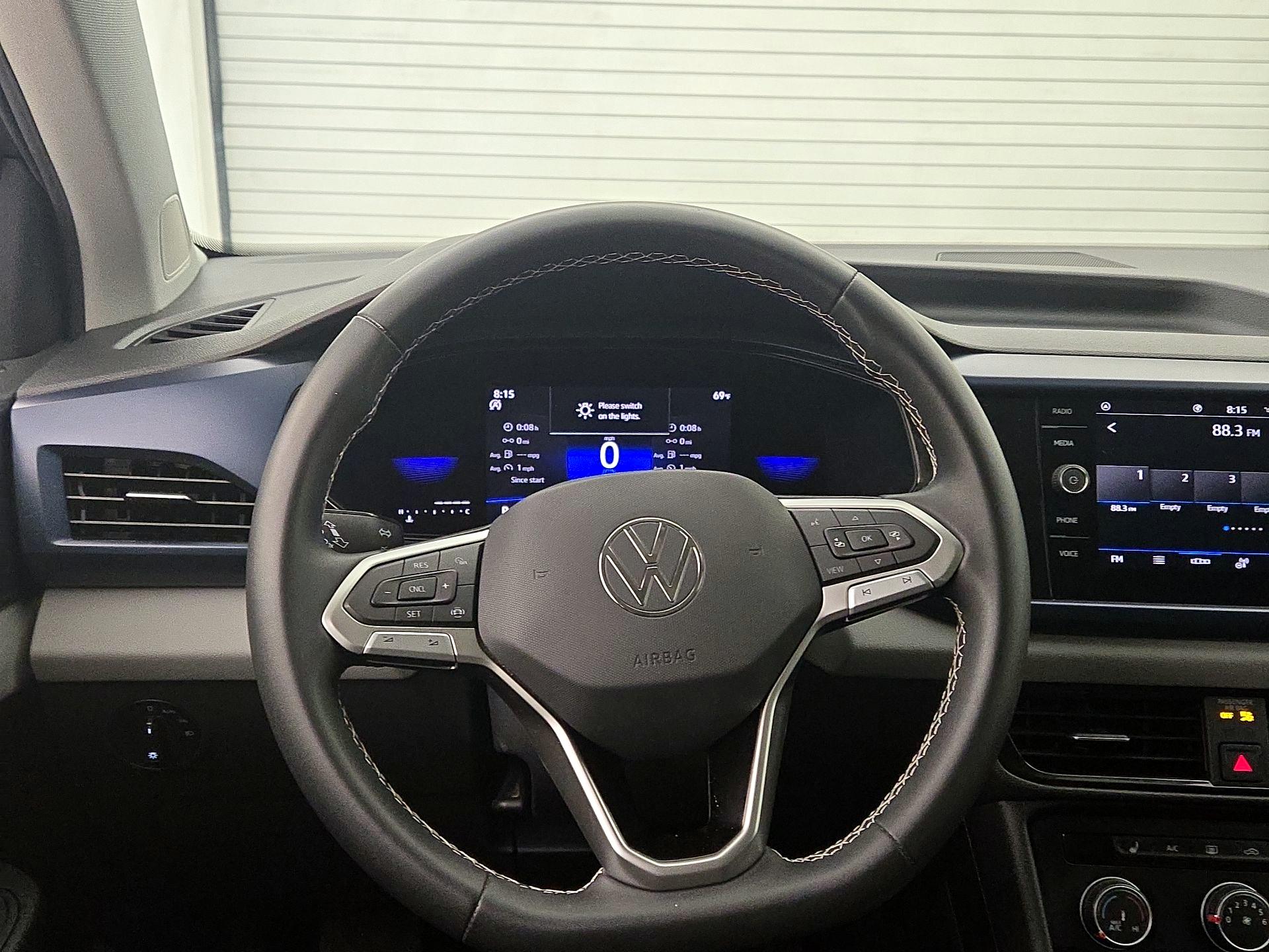 Thumbnail: 2022 Volkswagen Taos - 10
