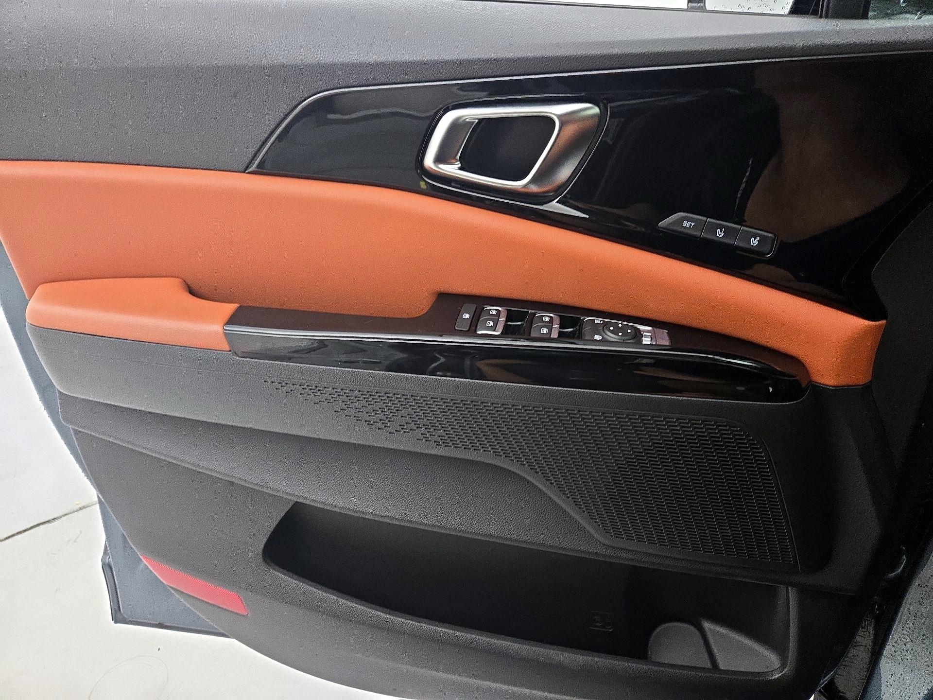 Thumbnail: 2022 Kia Carnival - 12