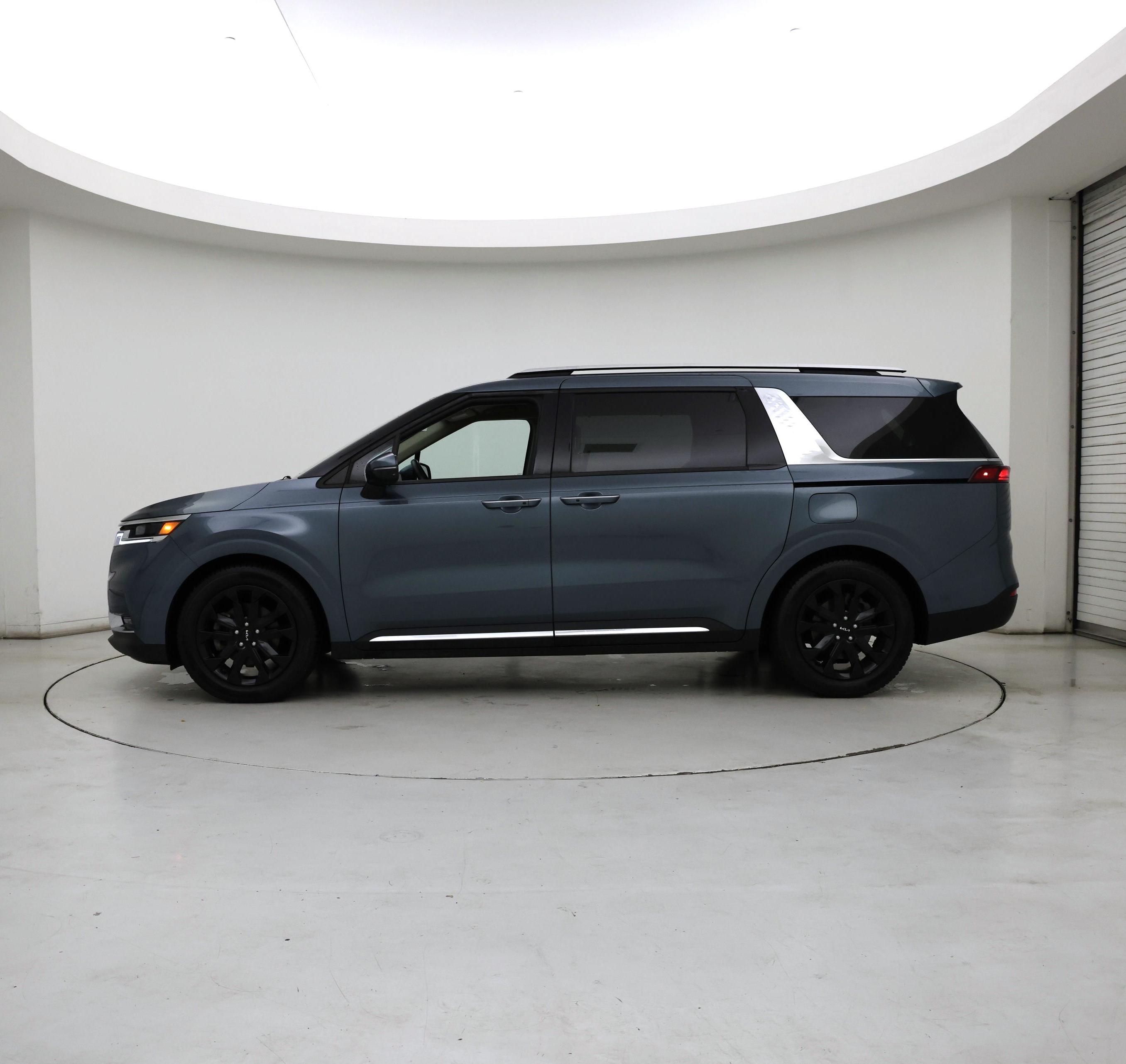 Thumbnail: 2022 Kia Carnival - 3