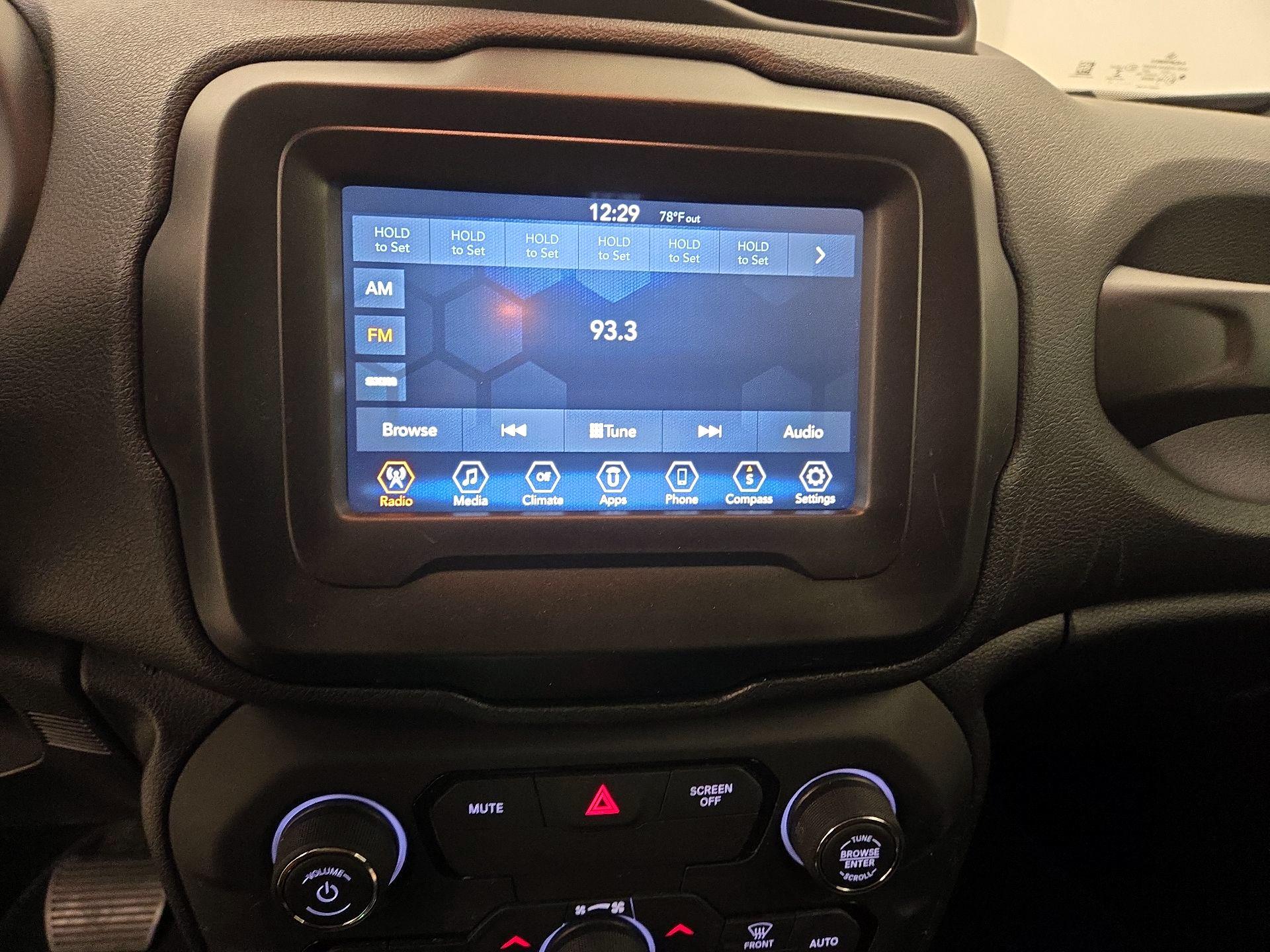 Thumbnail: 2018 Jeep Renegade - 15