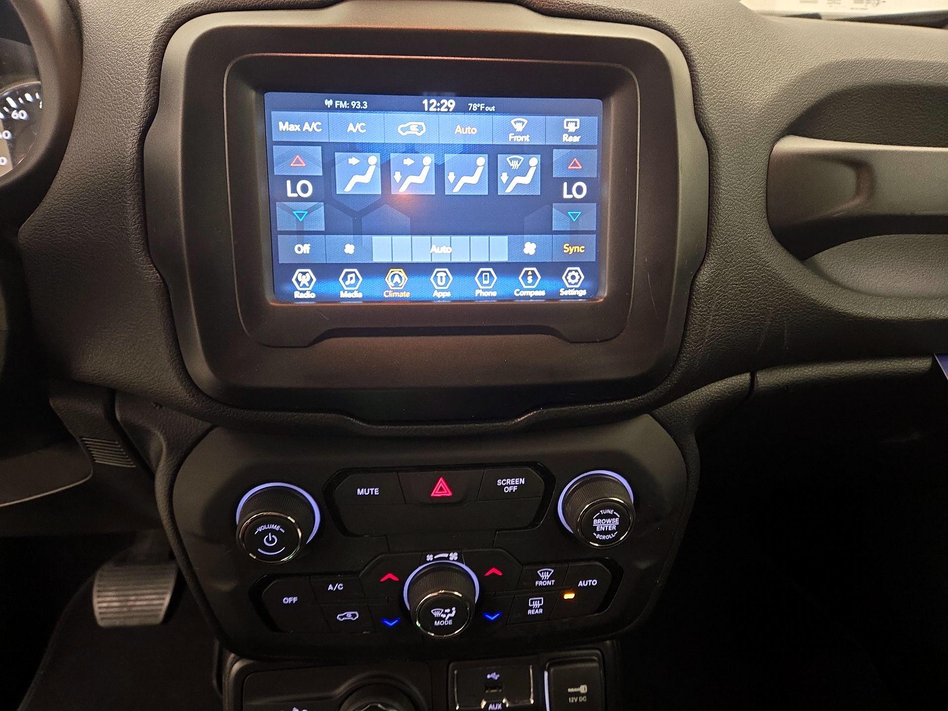 Thumbnail: 2018 Jeep Renegade - 16